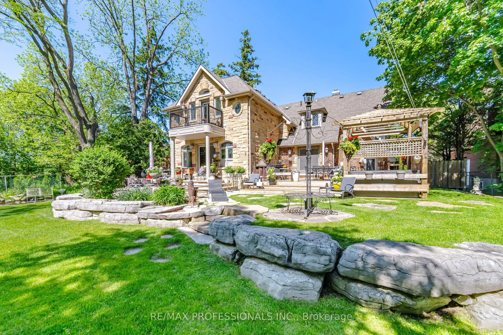 1114 Kipling Avenue