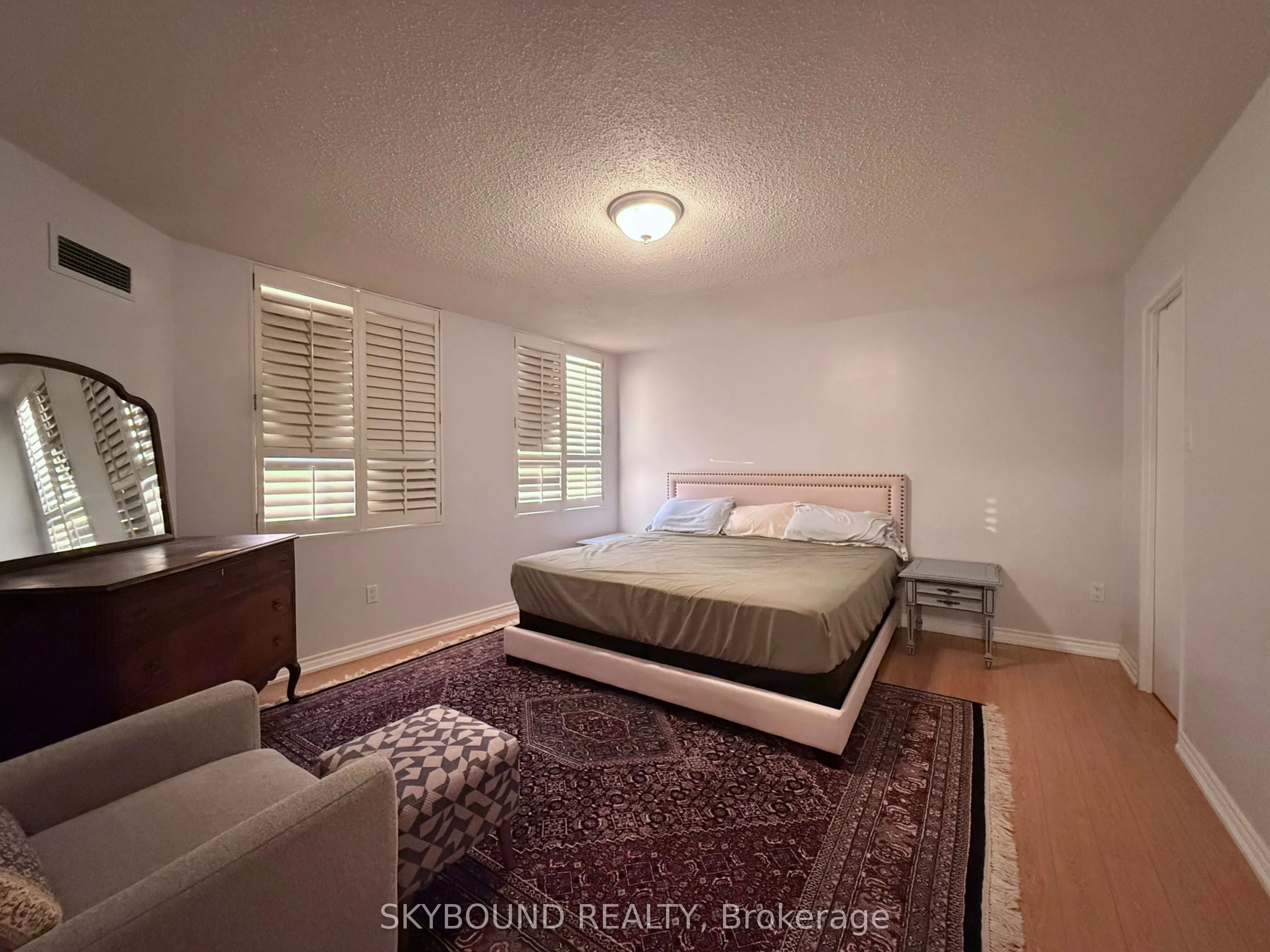 3650 Kaneff Crescent #3106