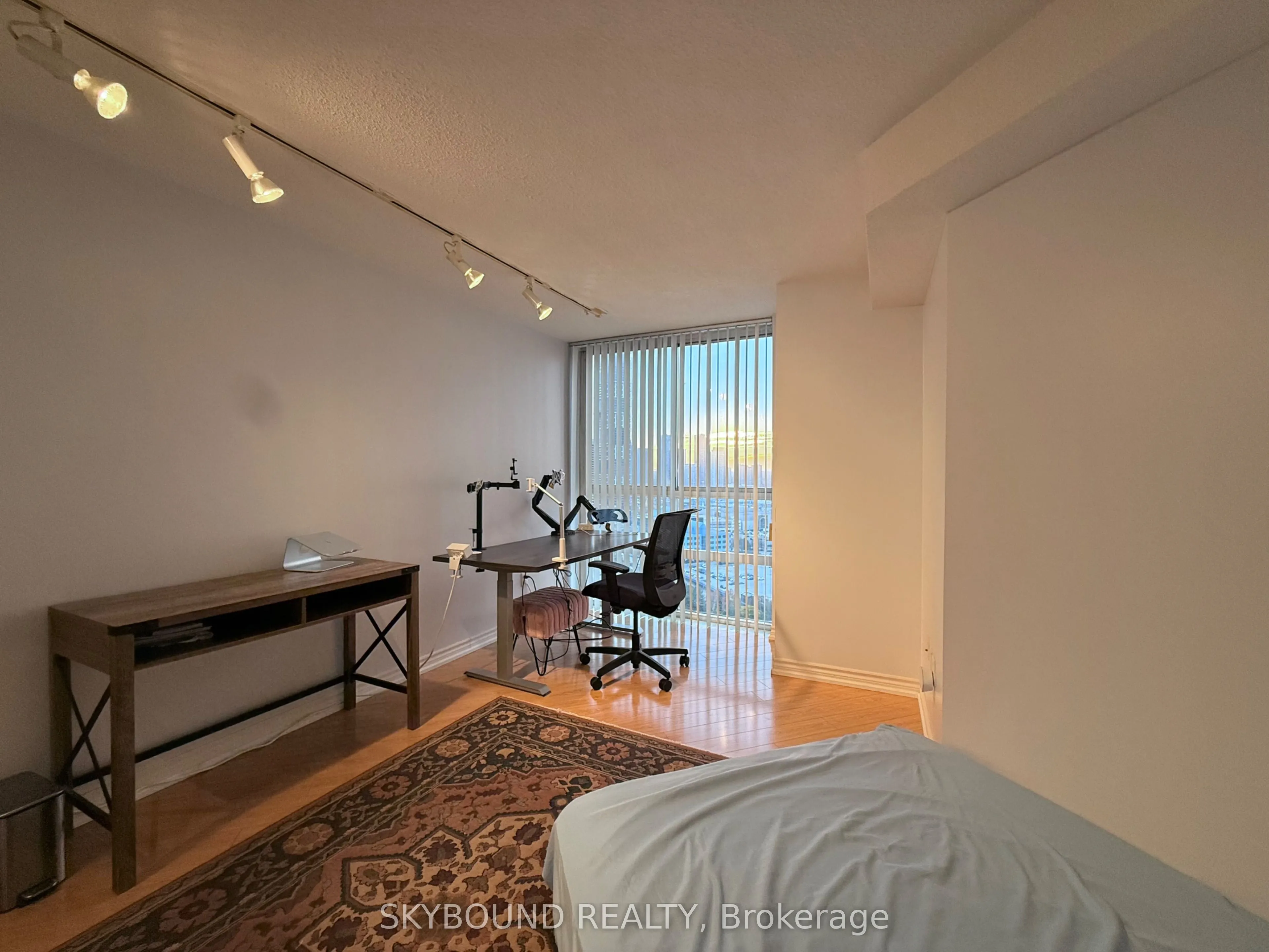 3650 Kaneff Crescent #3106