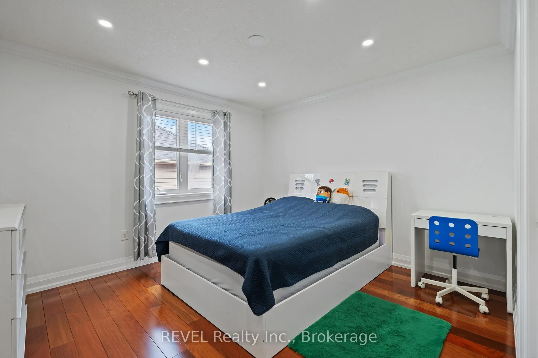 401 Schreyer Crescent