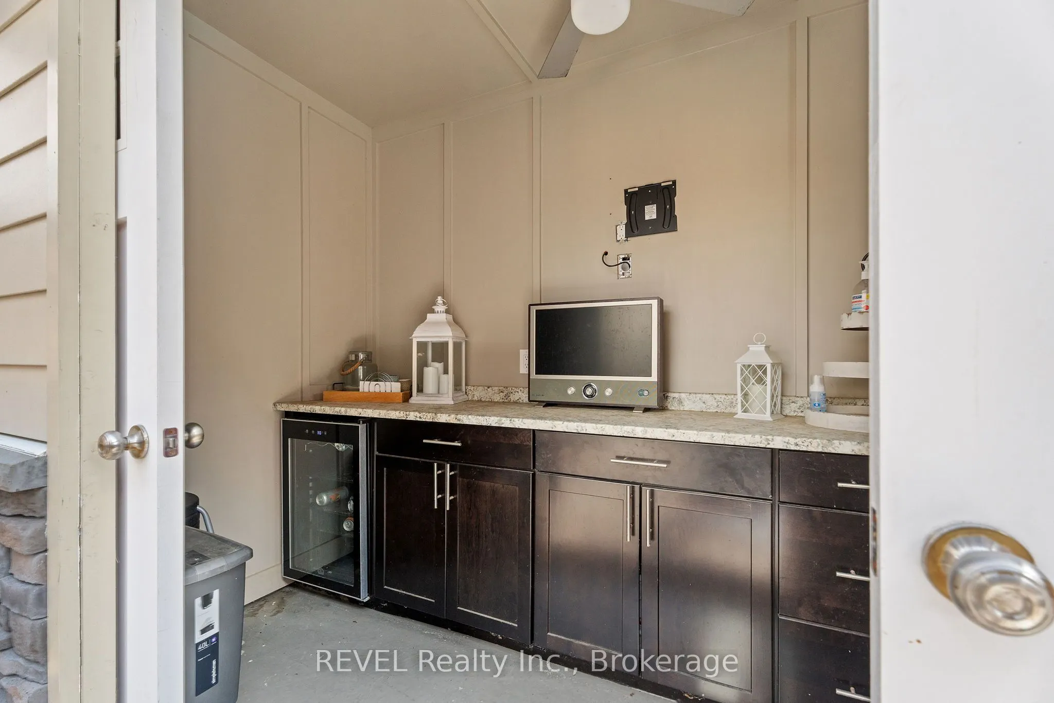 401 Schreyer Crescent