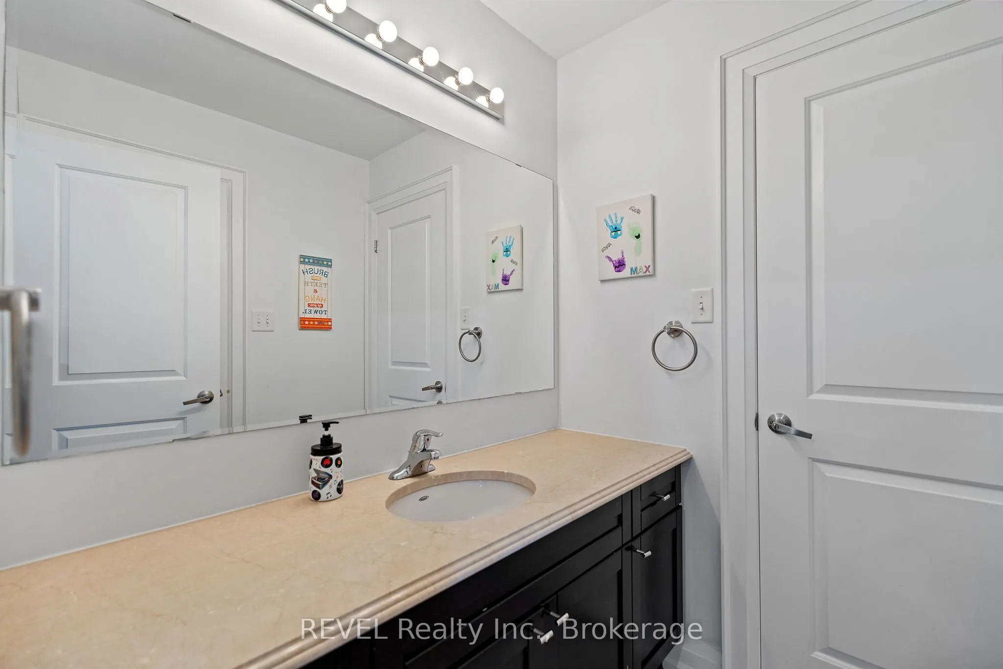 401 Schreyer Crescent
