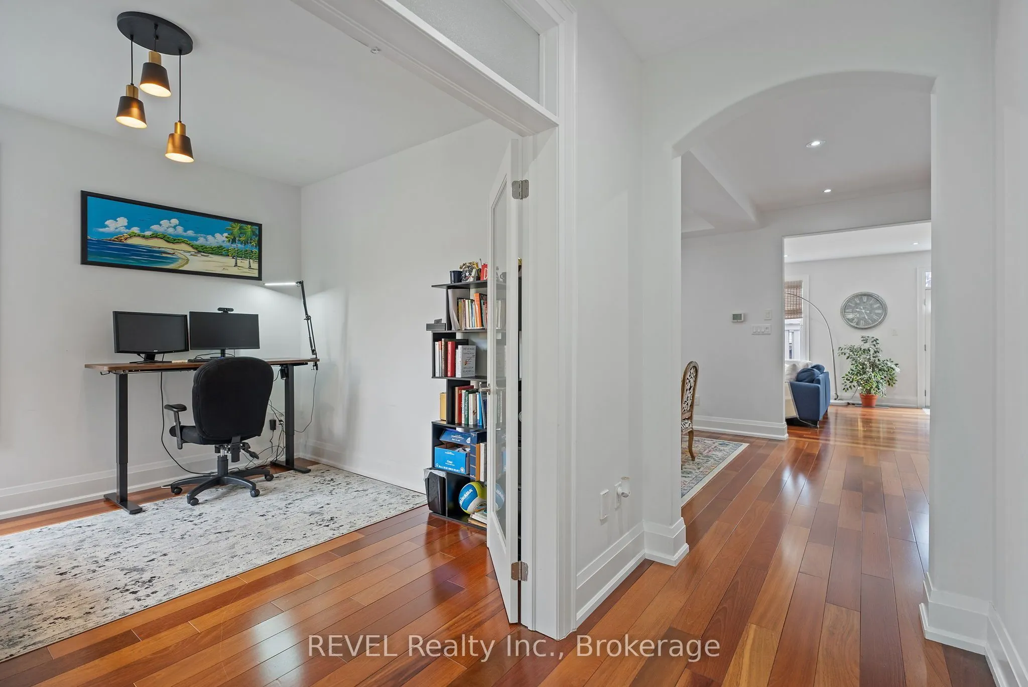 401 Schreyer Crescent