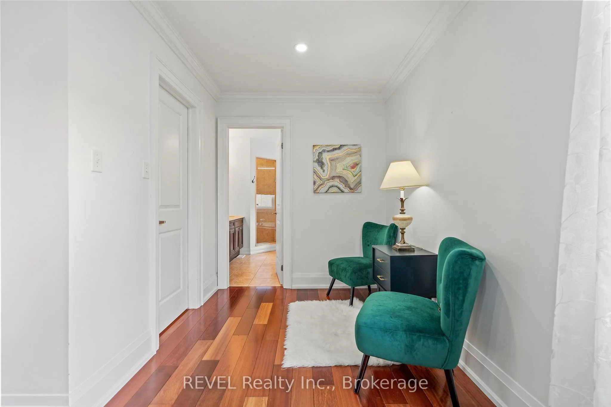 401 Schreyer Crescent