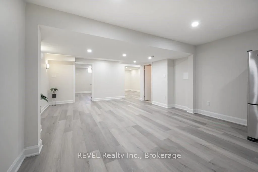 401 Schreyer Crescent
