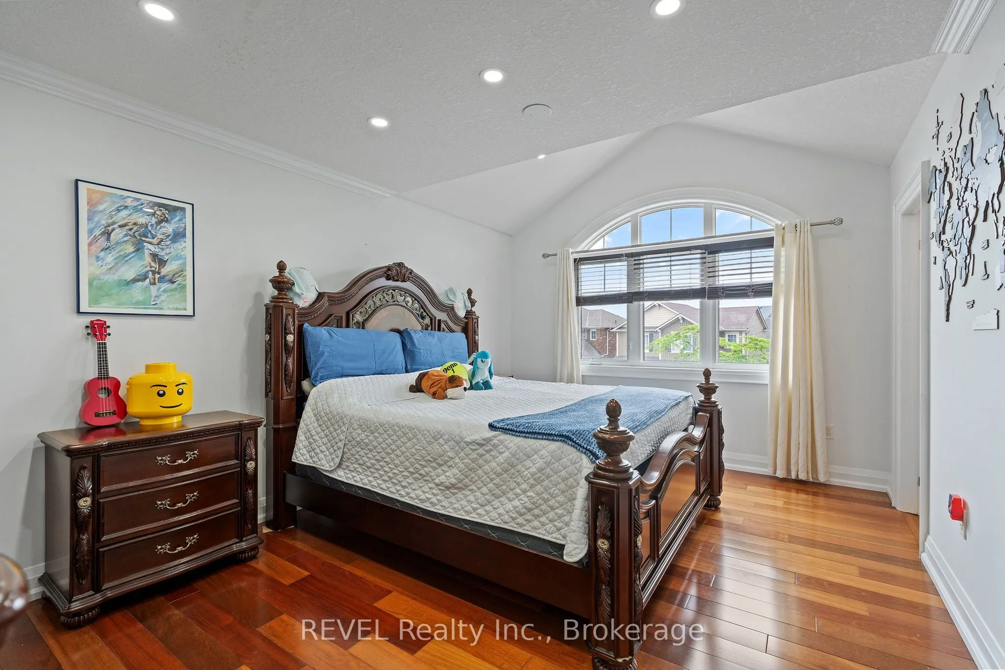 401 Schreyer Crescent
