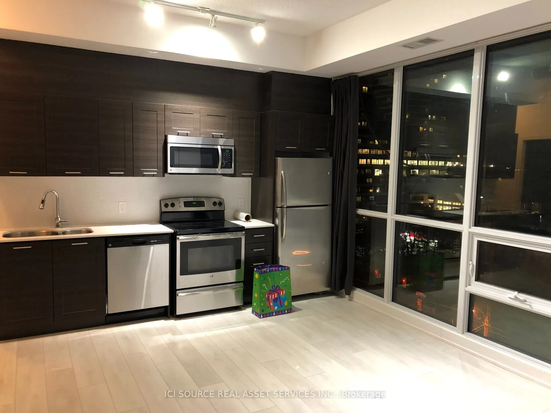 2200 Lakeshore Boulevard W #801