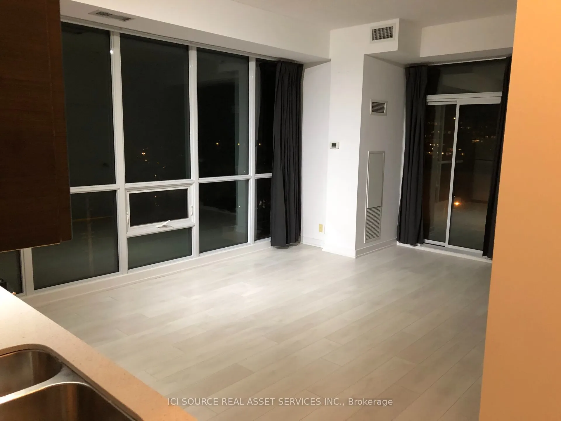 2200 Lakeshore Boulevard W #801