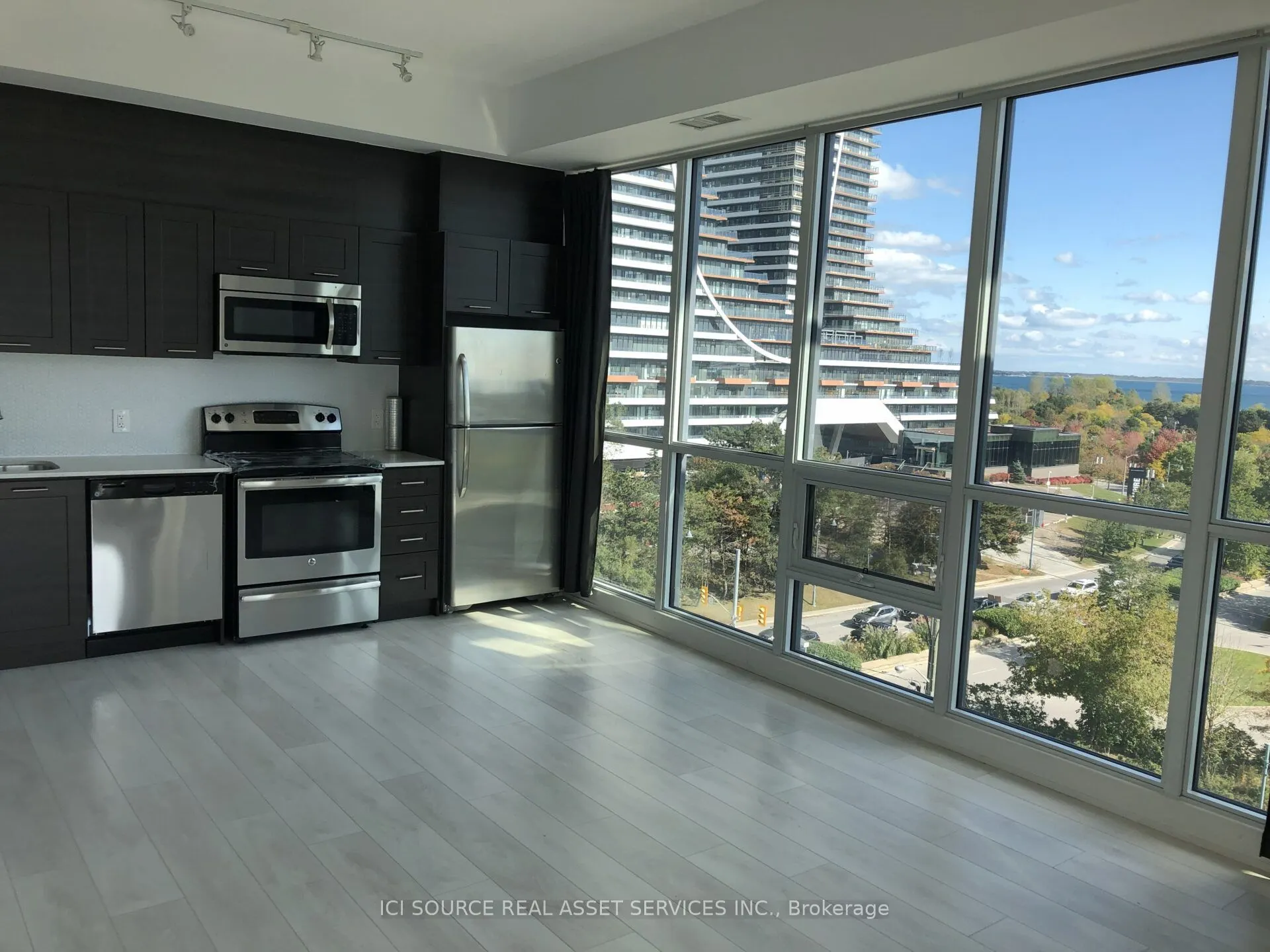 2200 Lakeshore Boulevard W #801