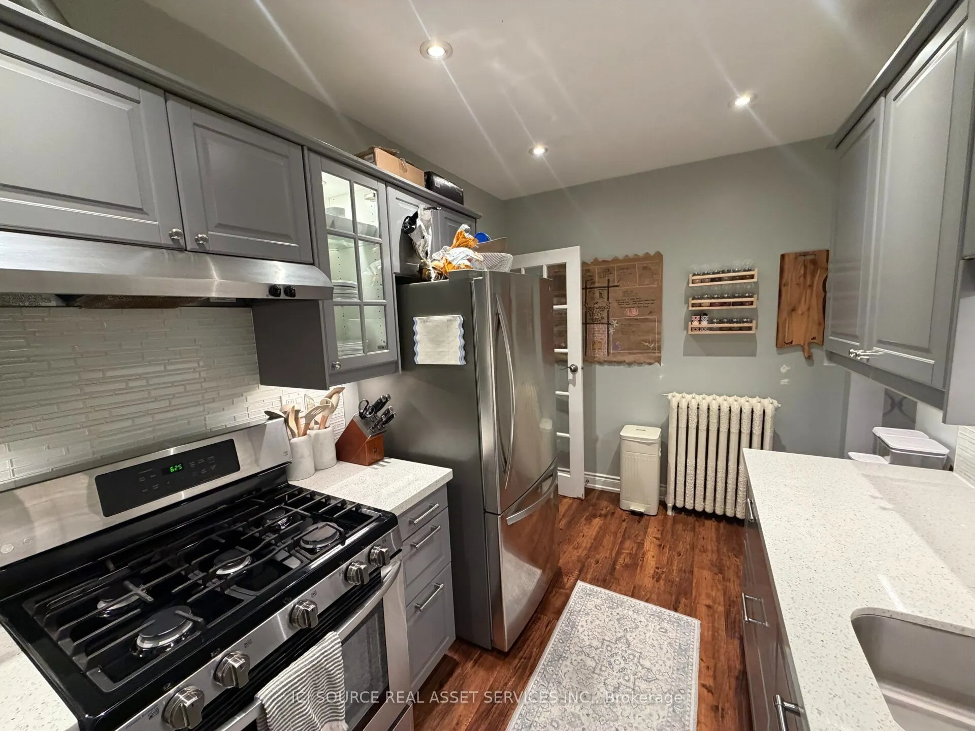 399 Roncesvalles Avenue #1 (2nd Floor)