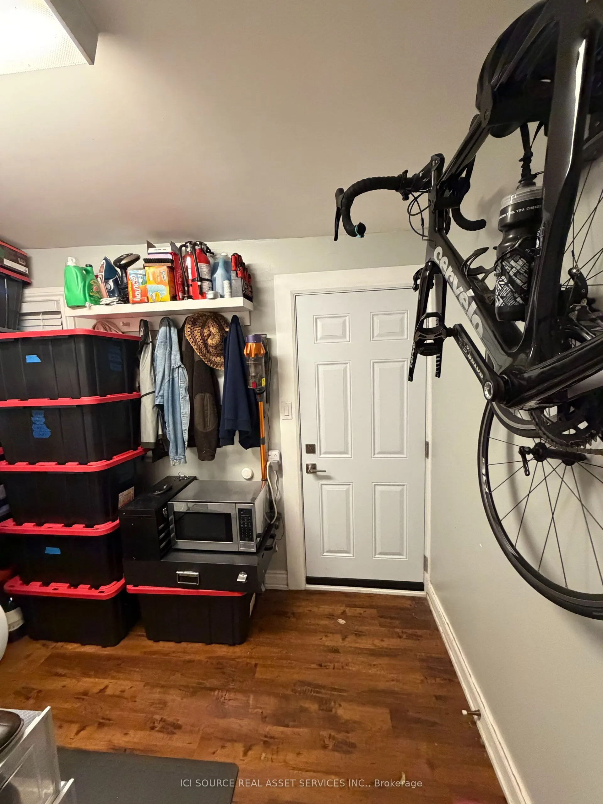 399 Roncesvalles Avenue #1 (2nd Floor)