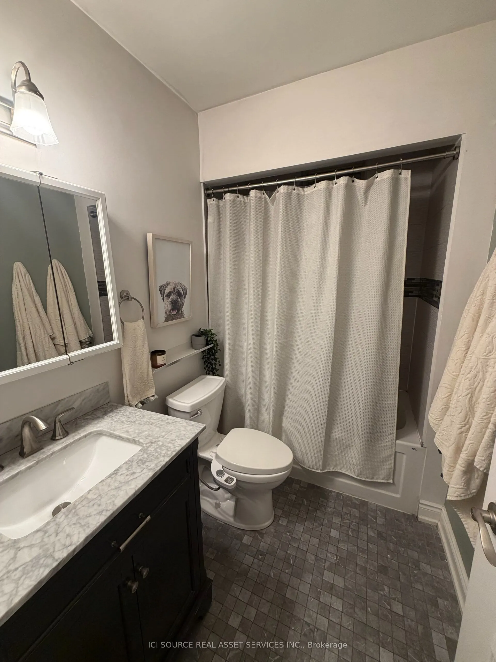 399 Roncesvalles Avenue #1 (2nd Floor)