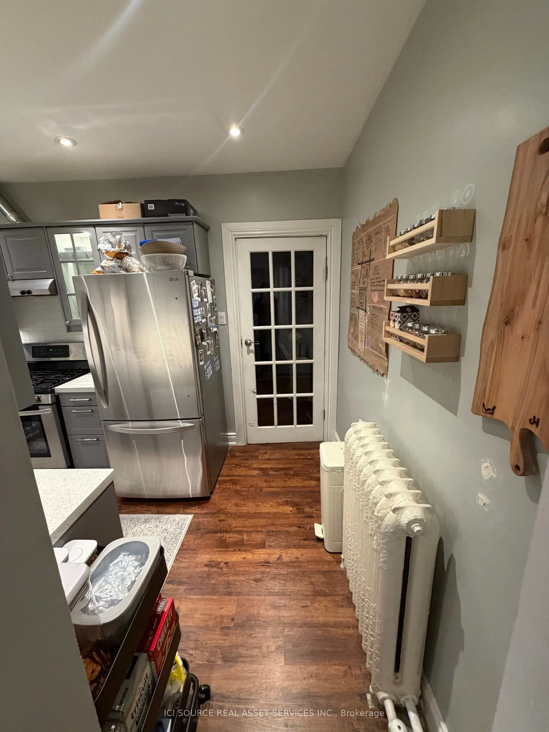 399 Roncesvalles Avenue #1 (2nd Floor)