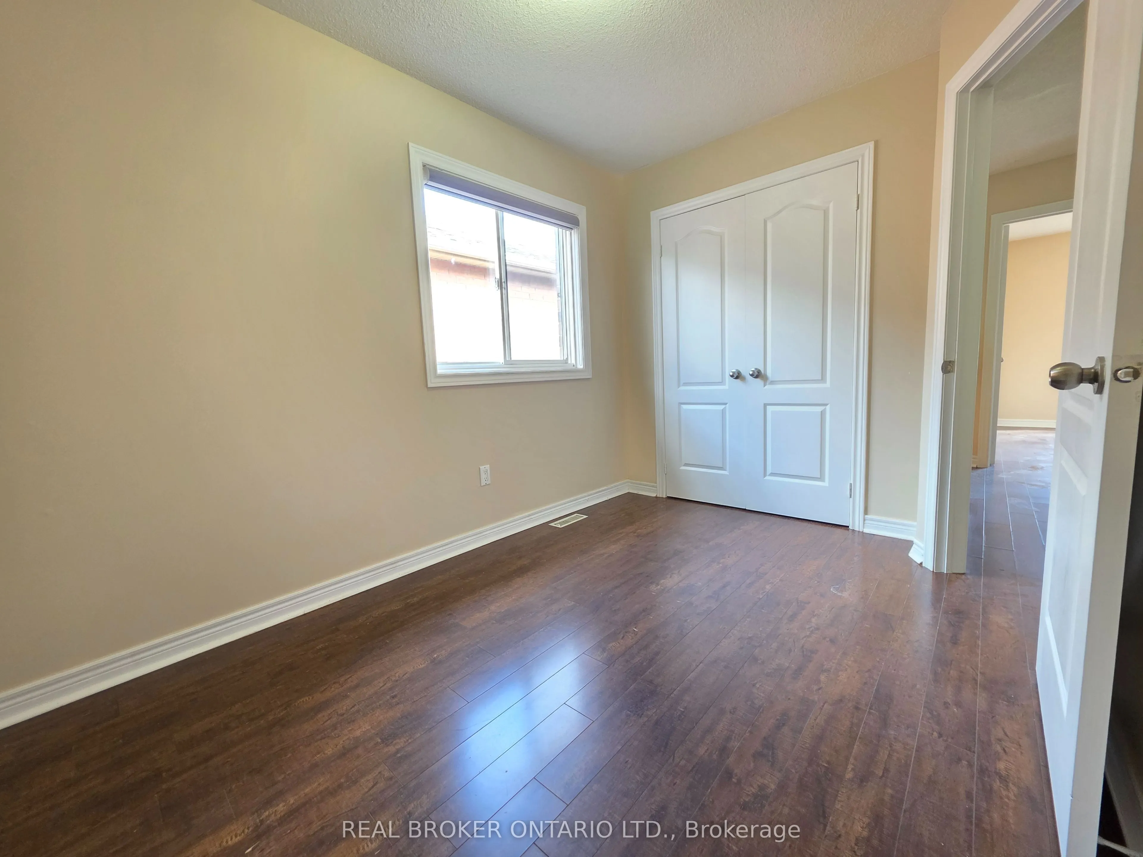 922 Ledbury Crescent