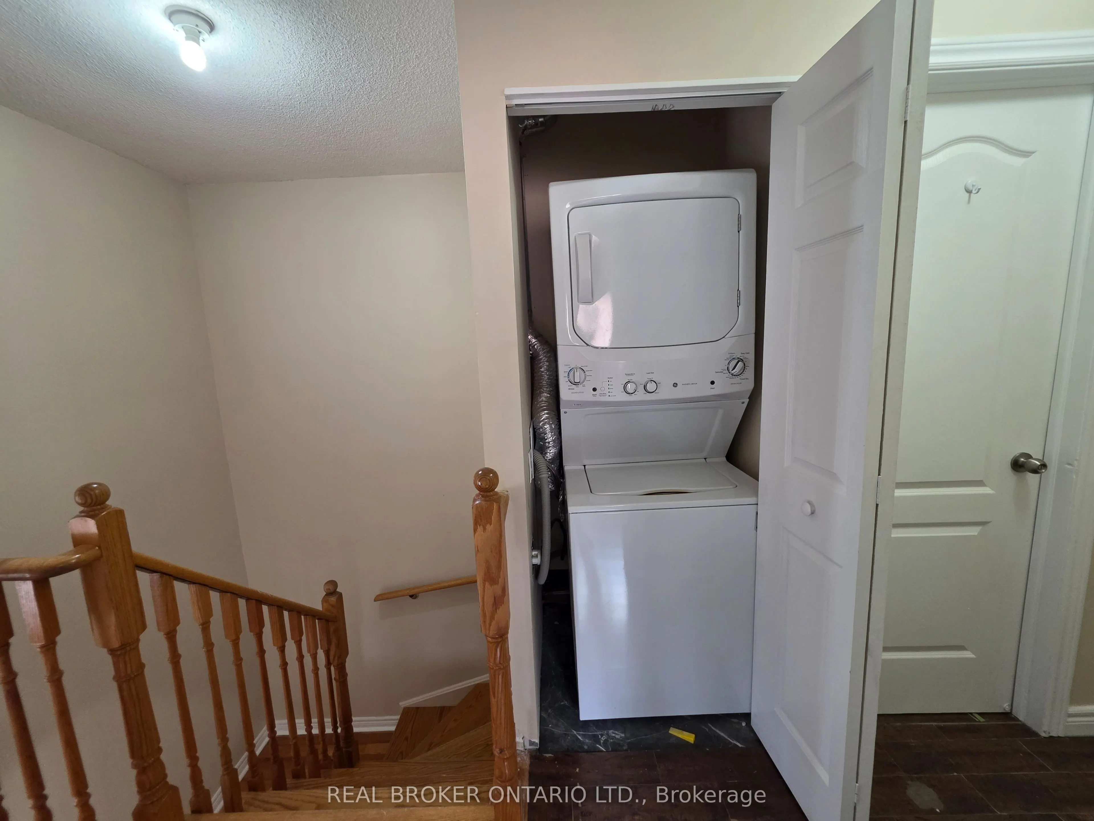 922 Ledbury Crescent