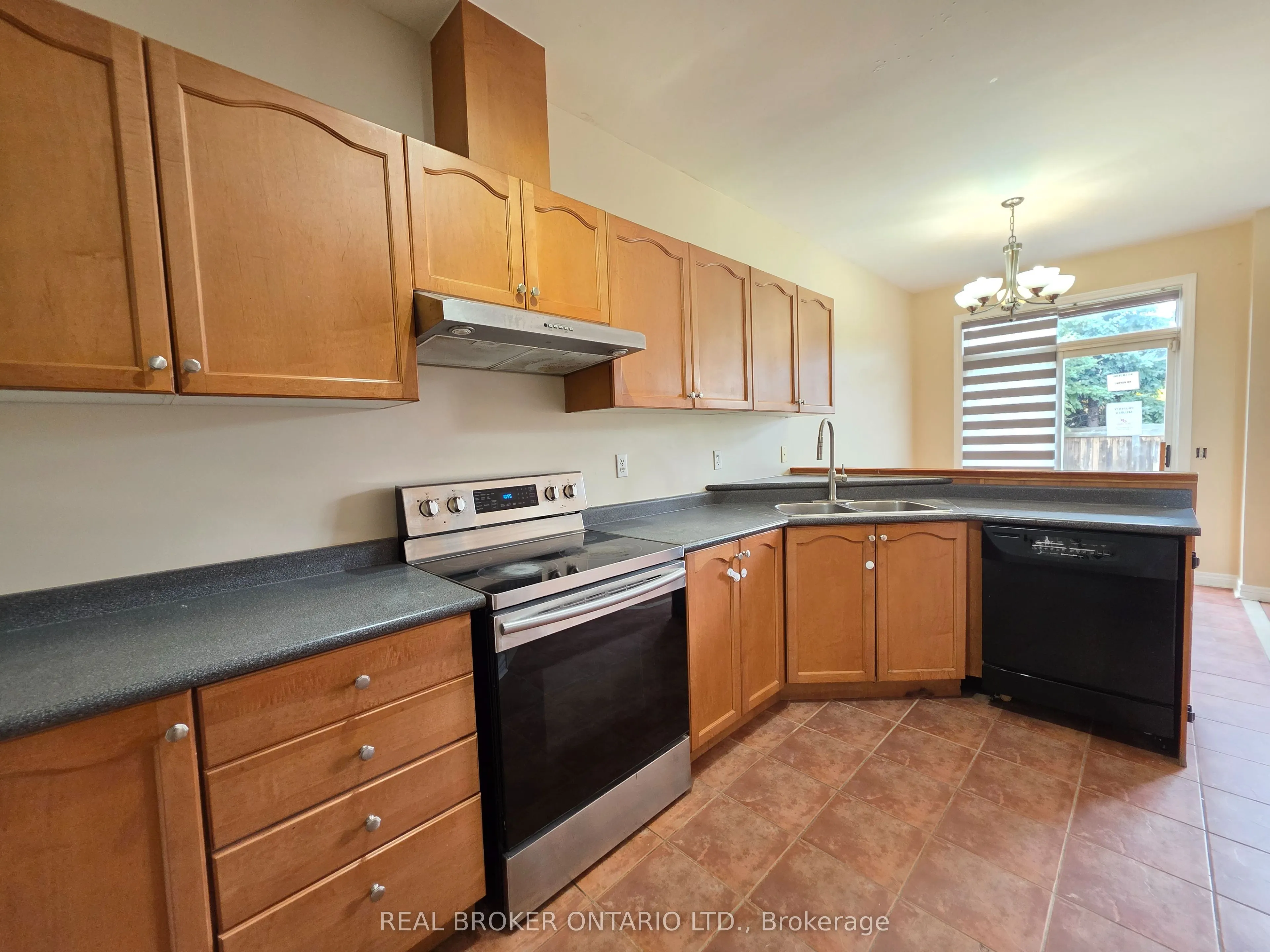 922 Ledbury Crescent