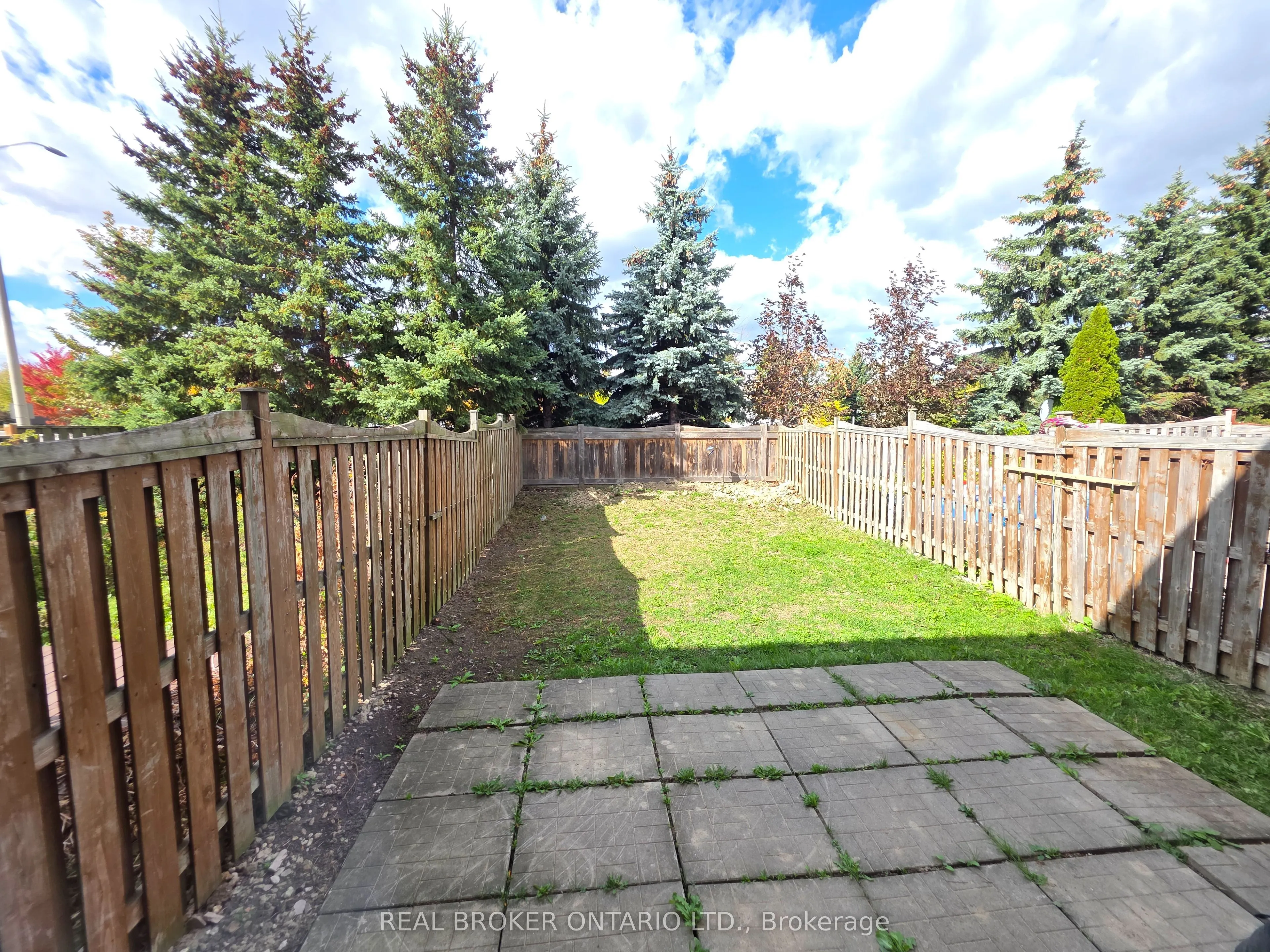 922 Ledbury Crescent