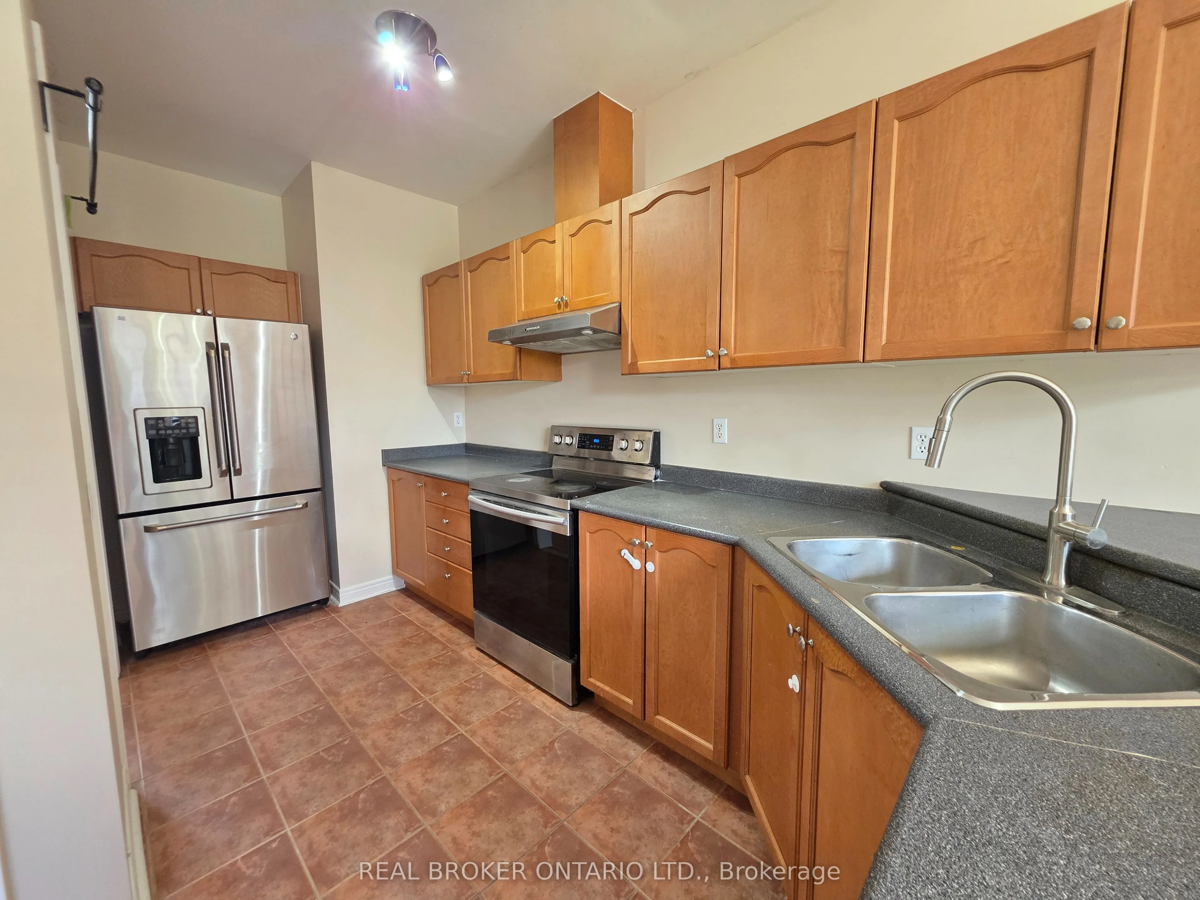 922 Ledbury Crescent