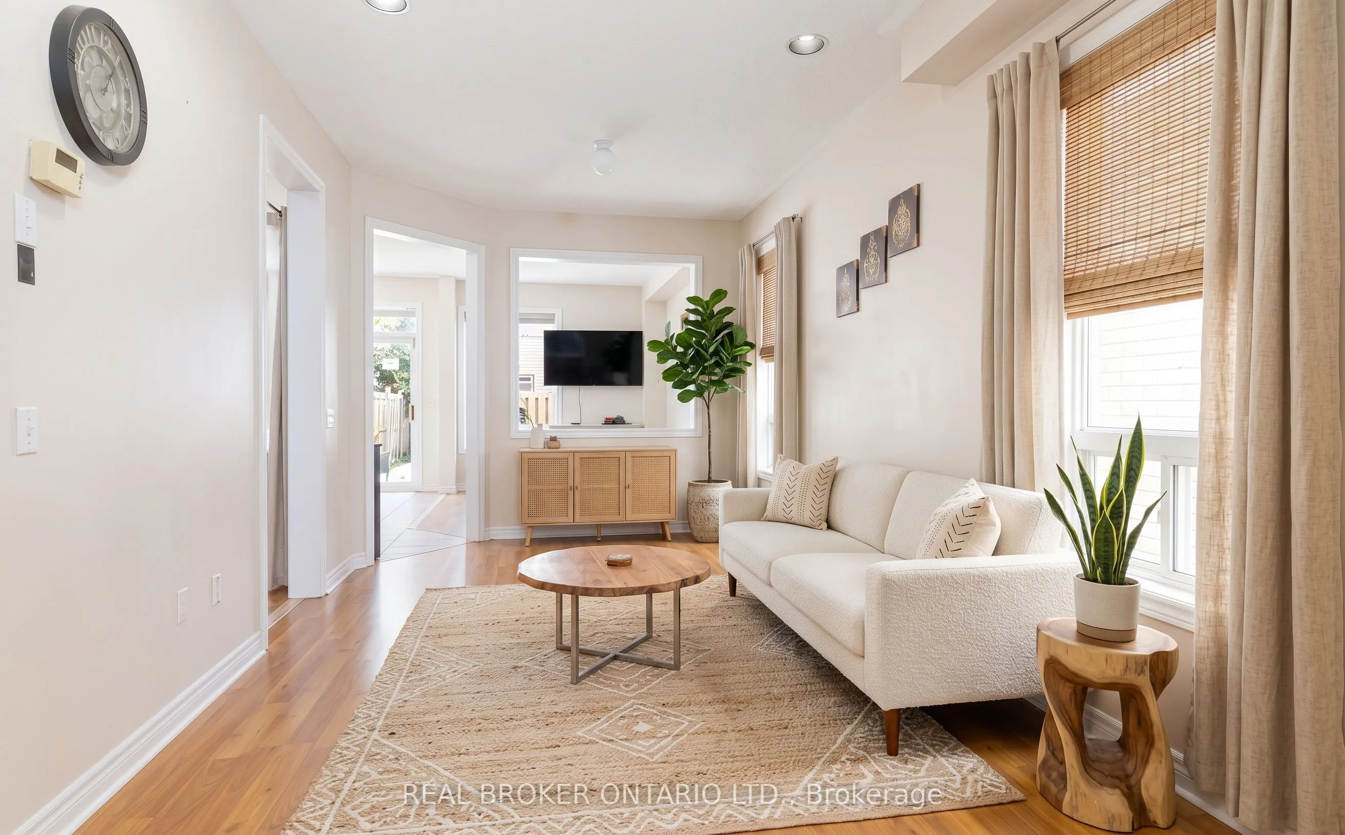922 Ledbury Crescent