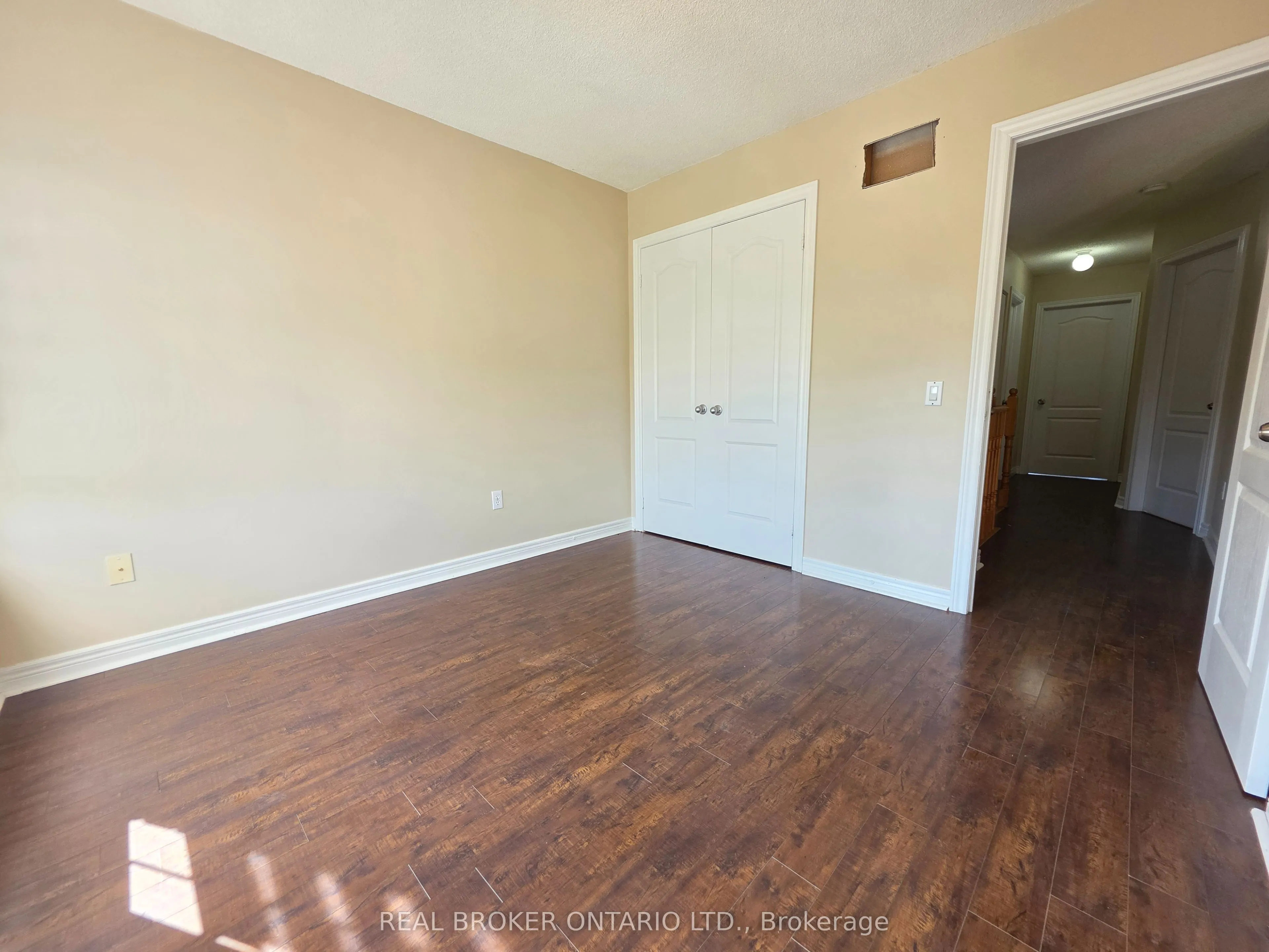 922 Ledbury Crescent