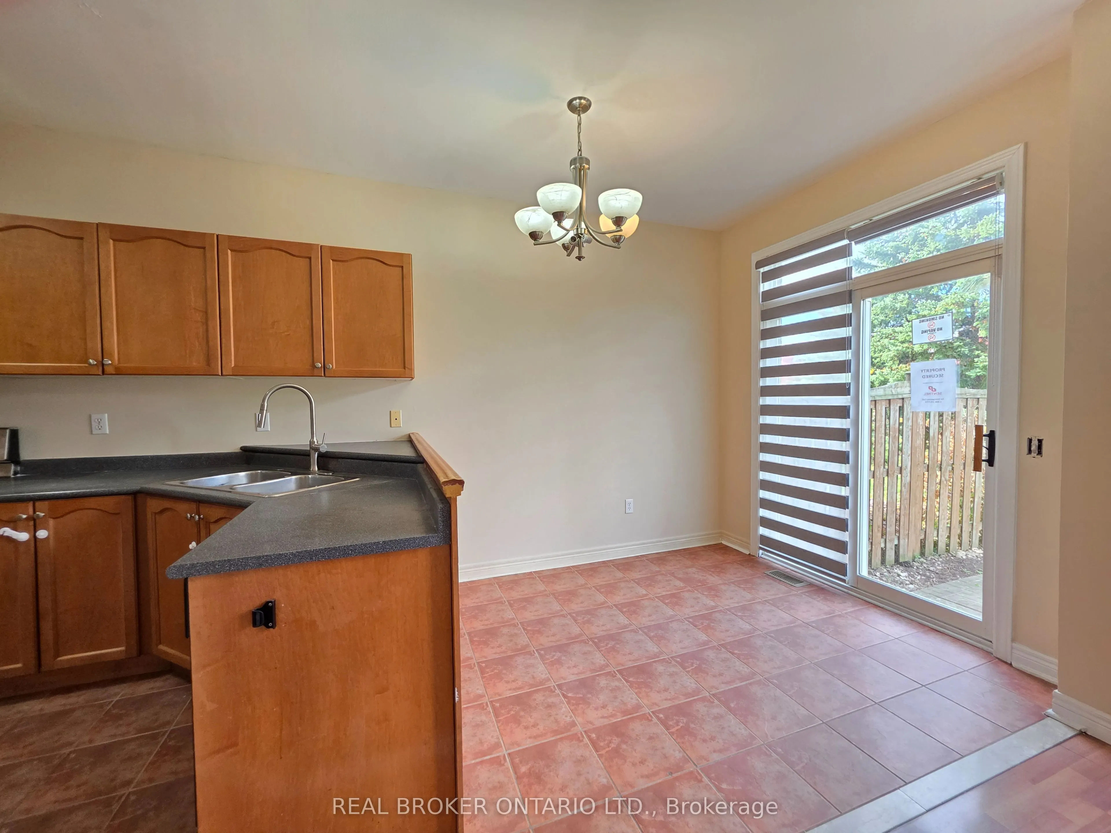 922 Ledbury Crescent
