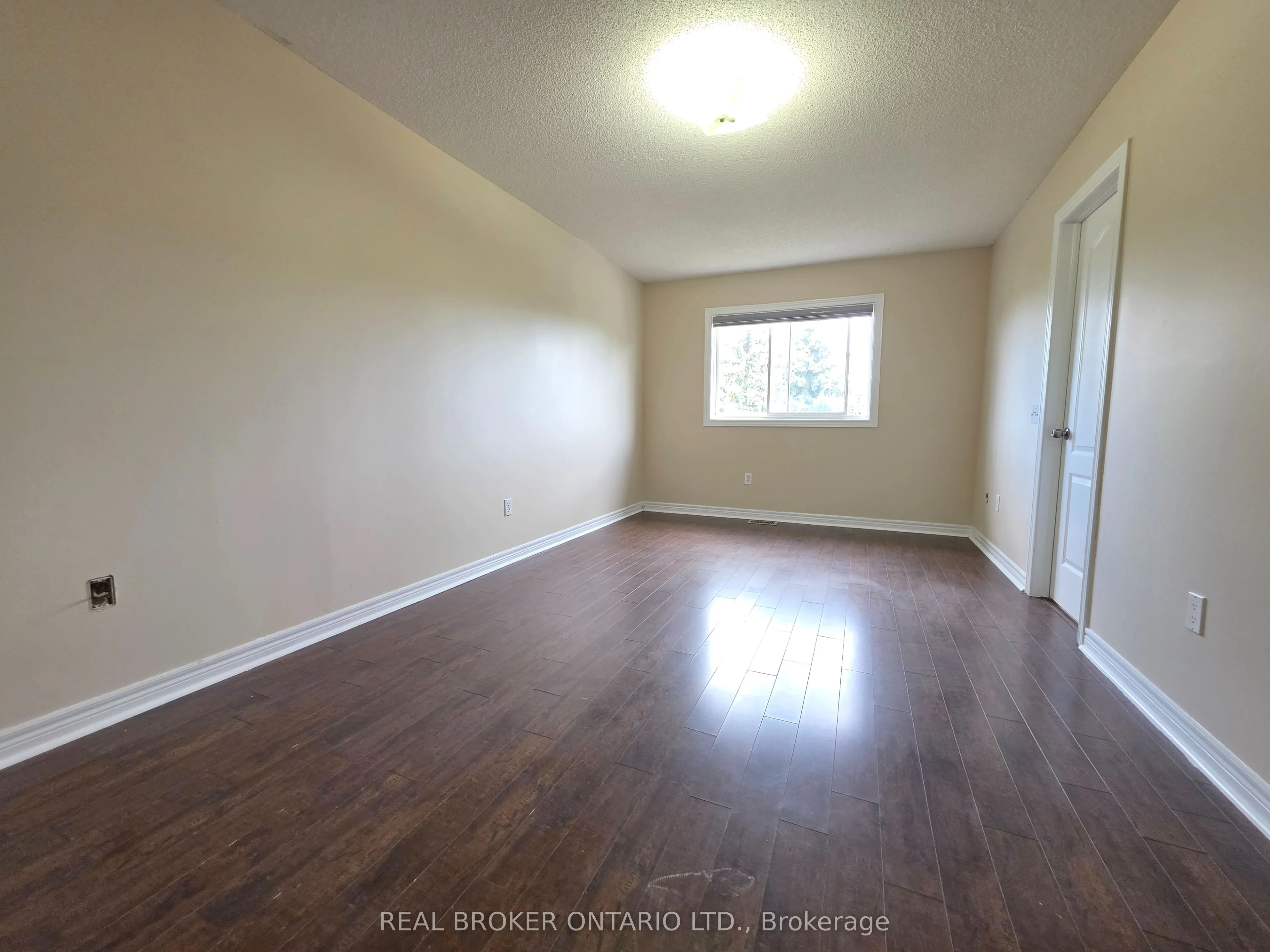 922 Ledbury Crescent