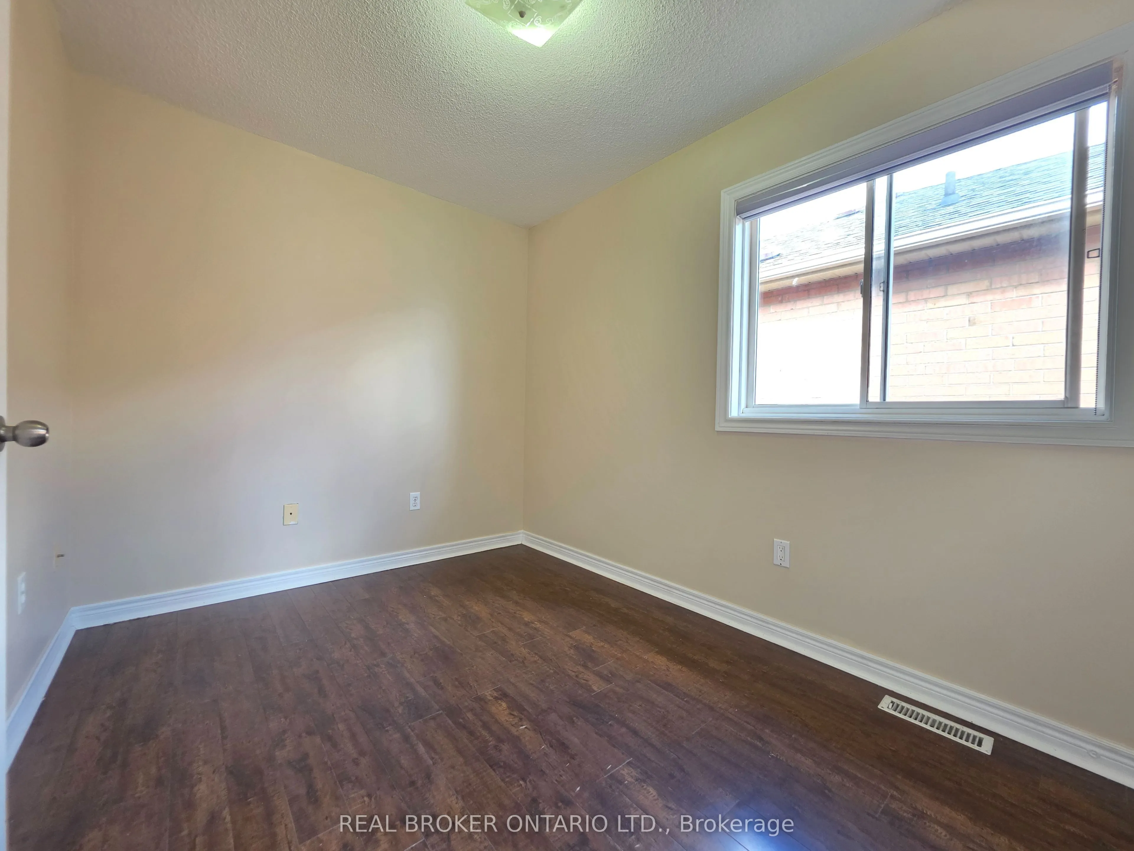 922 Ledbury Crescent