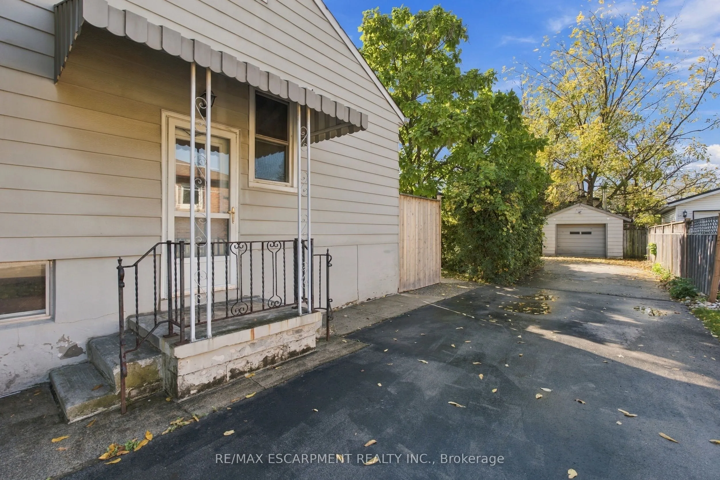 1054 Glendor Avenue