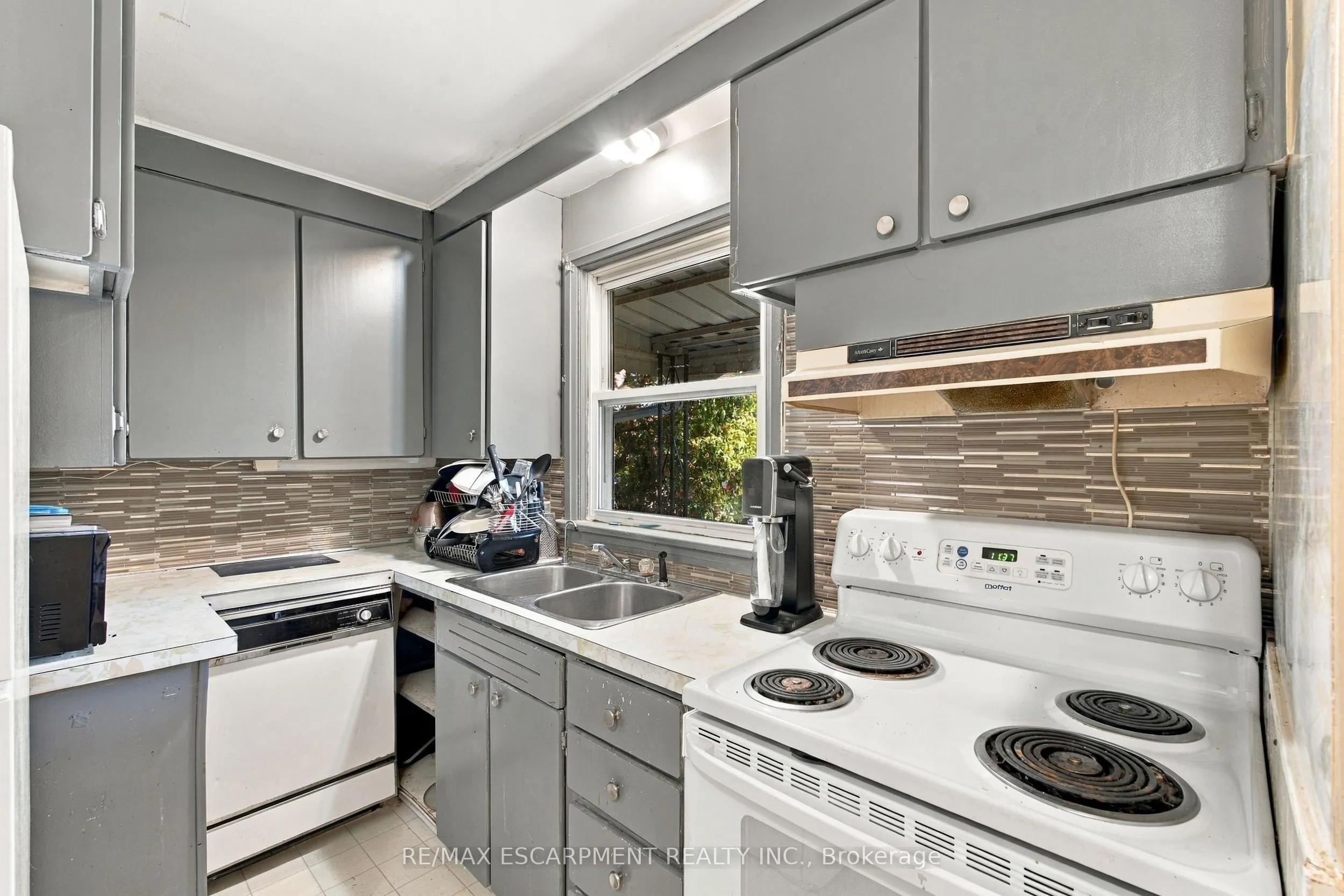1054 Glendor Avenue
