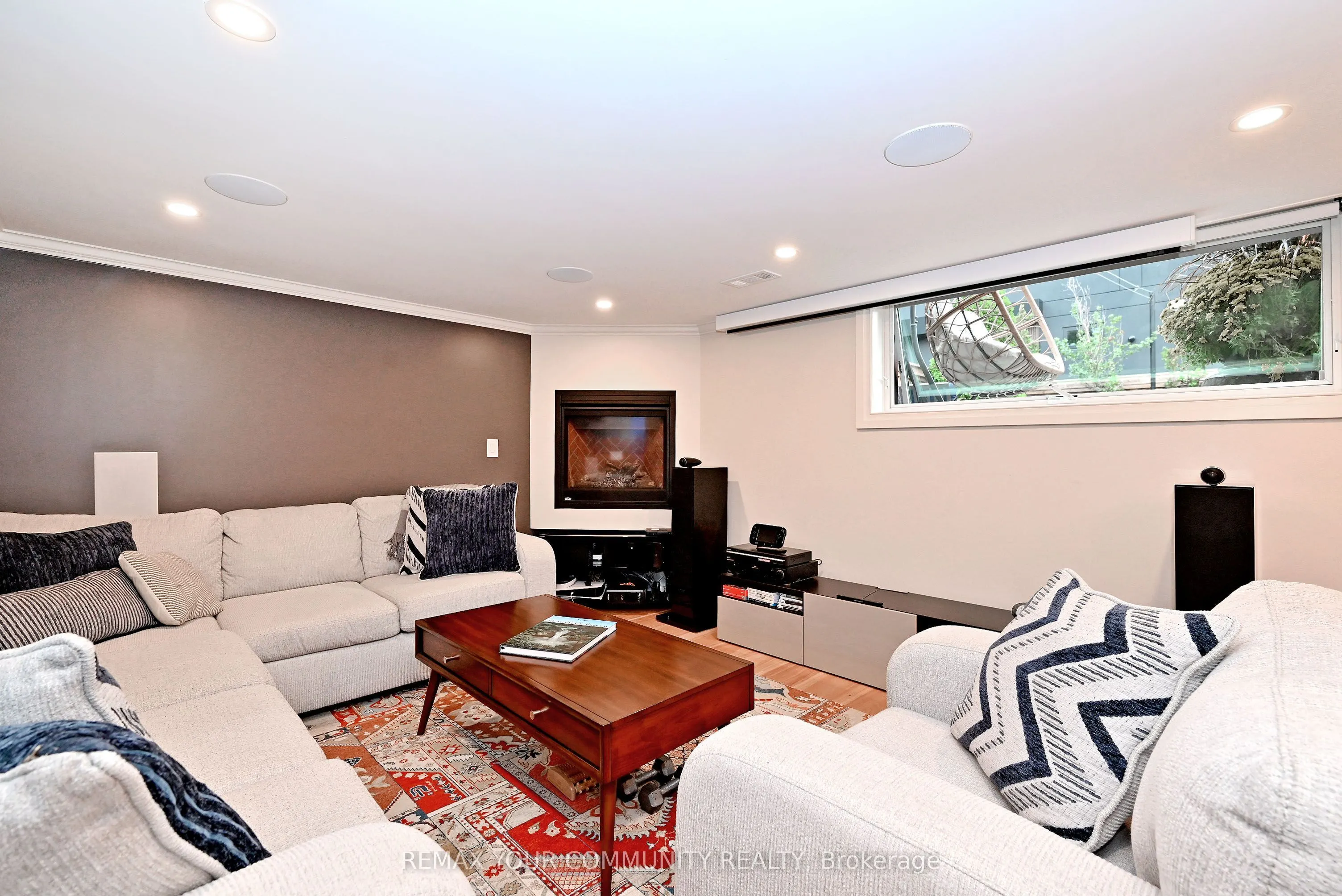 141 Prince Edward Drive S