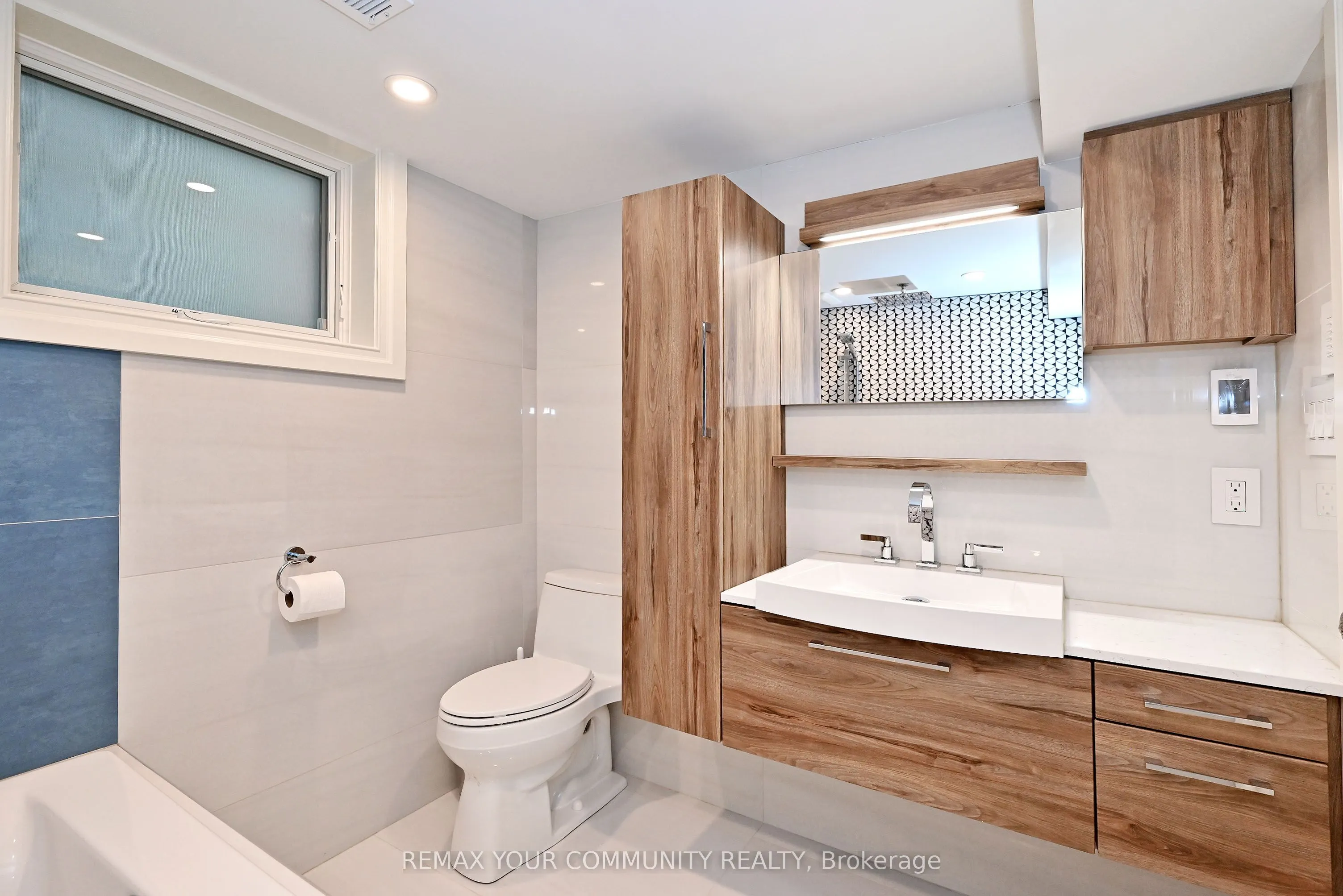 141 Prince Edward Drive S