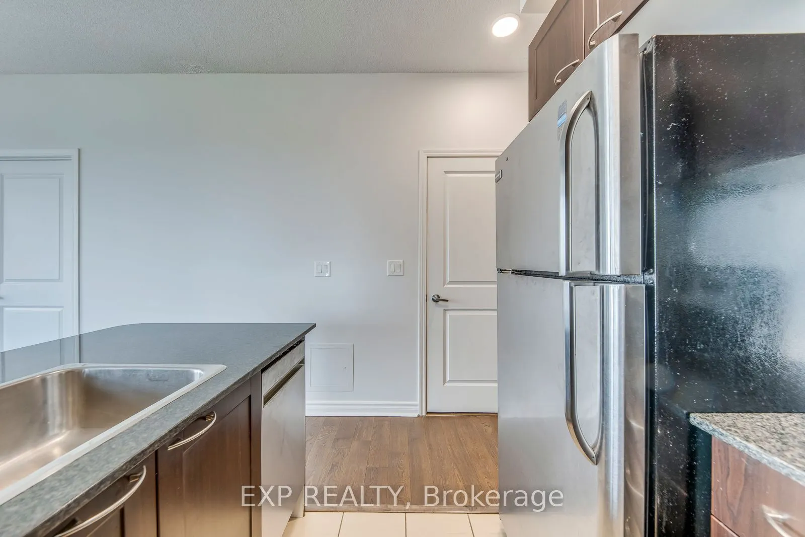 385 Prince Of Wales Drive #1011