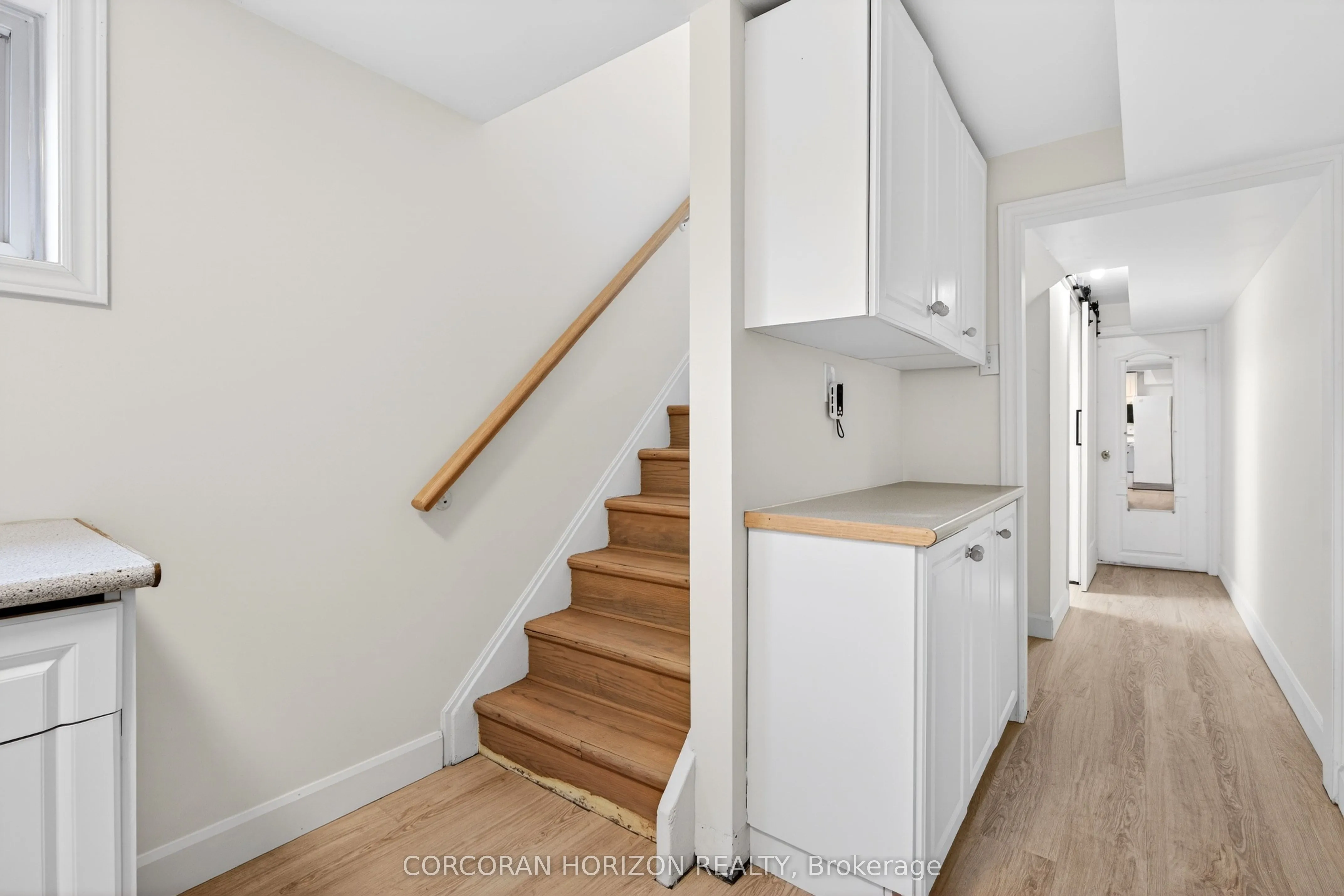77 Mineola Road E