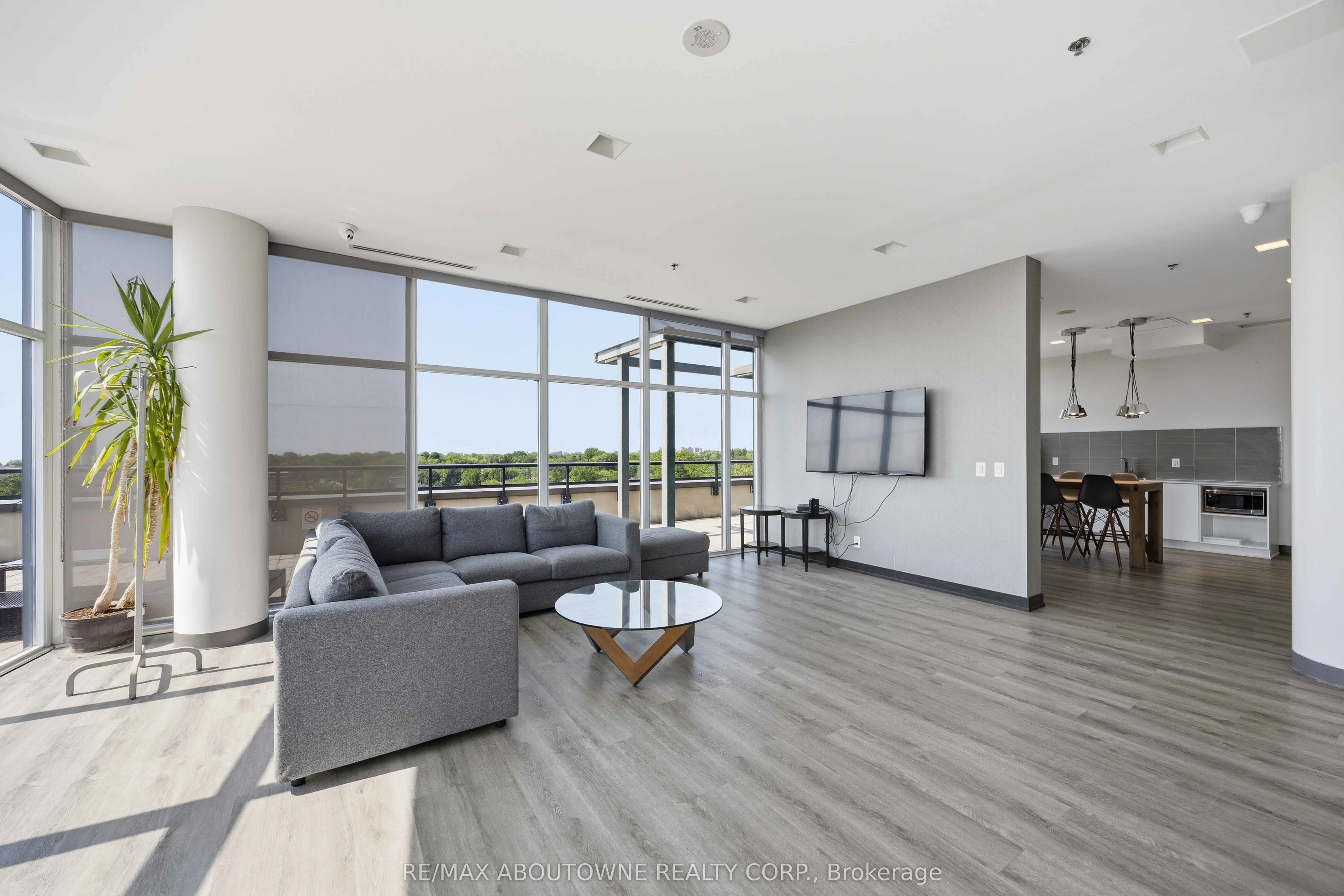11 Superior Avenue #904