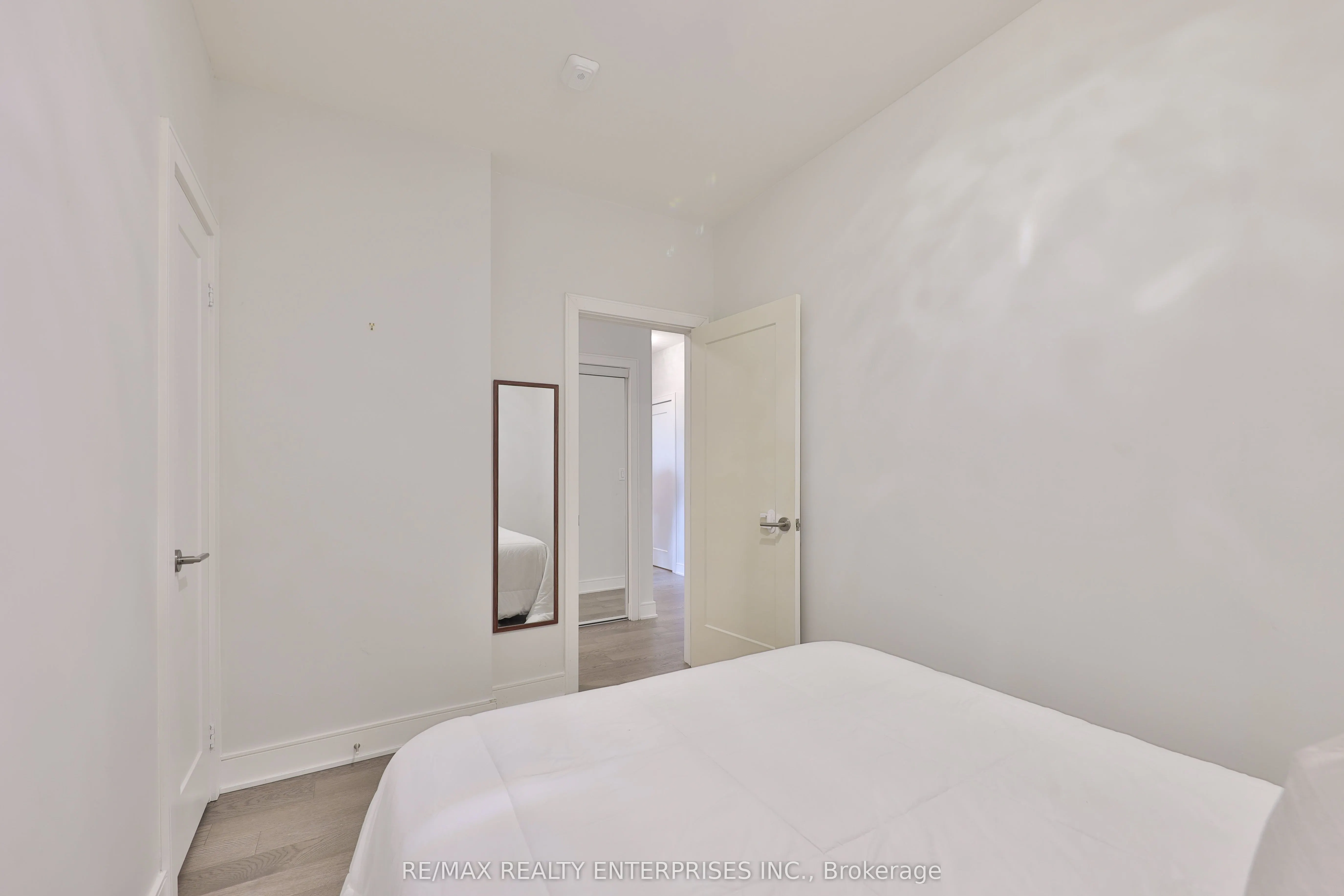 1575 Lakeshore Road W #GR17