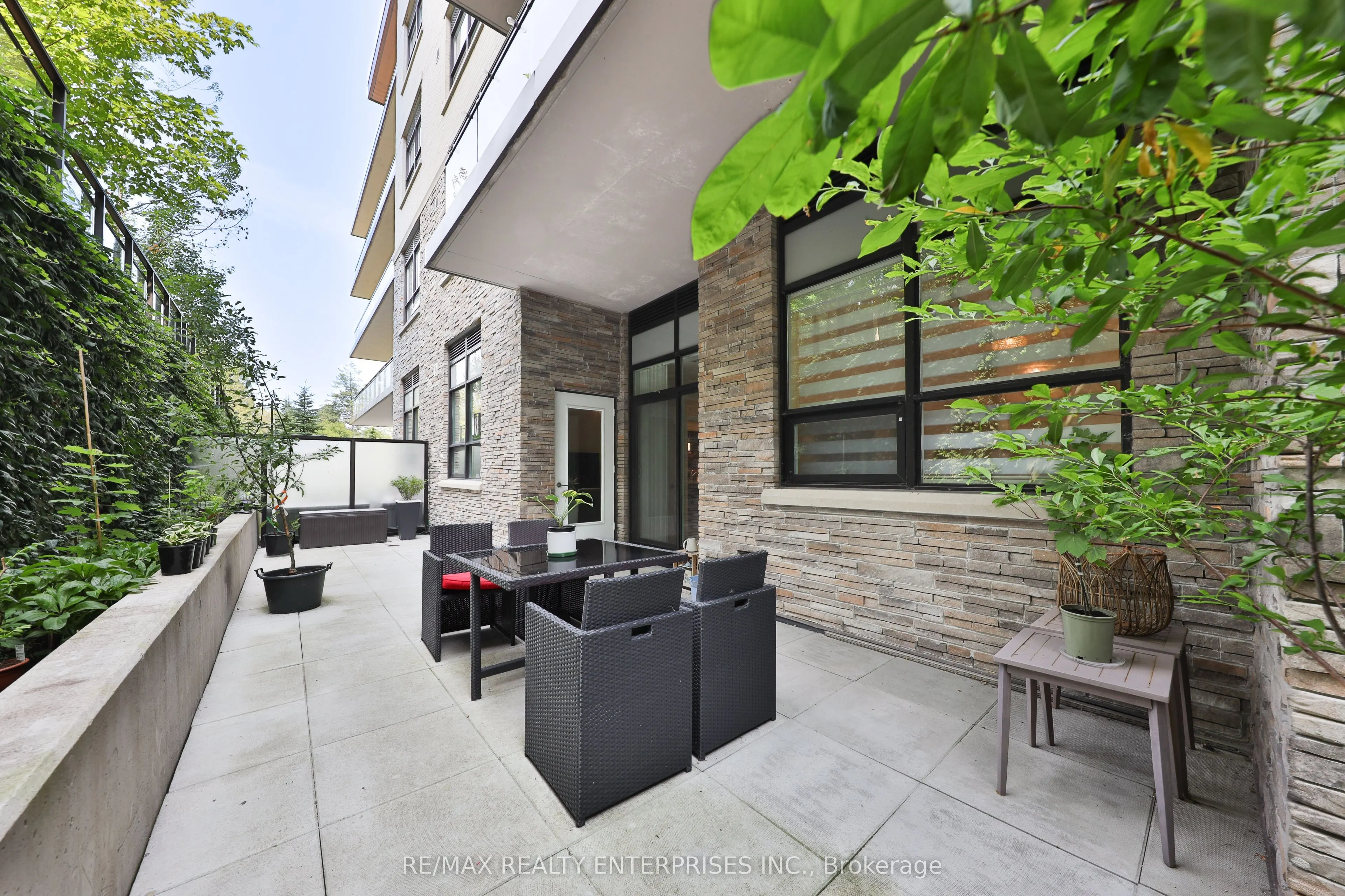 1575 Lakeshore Road W #GR17