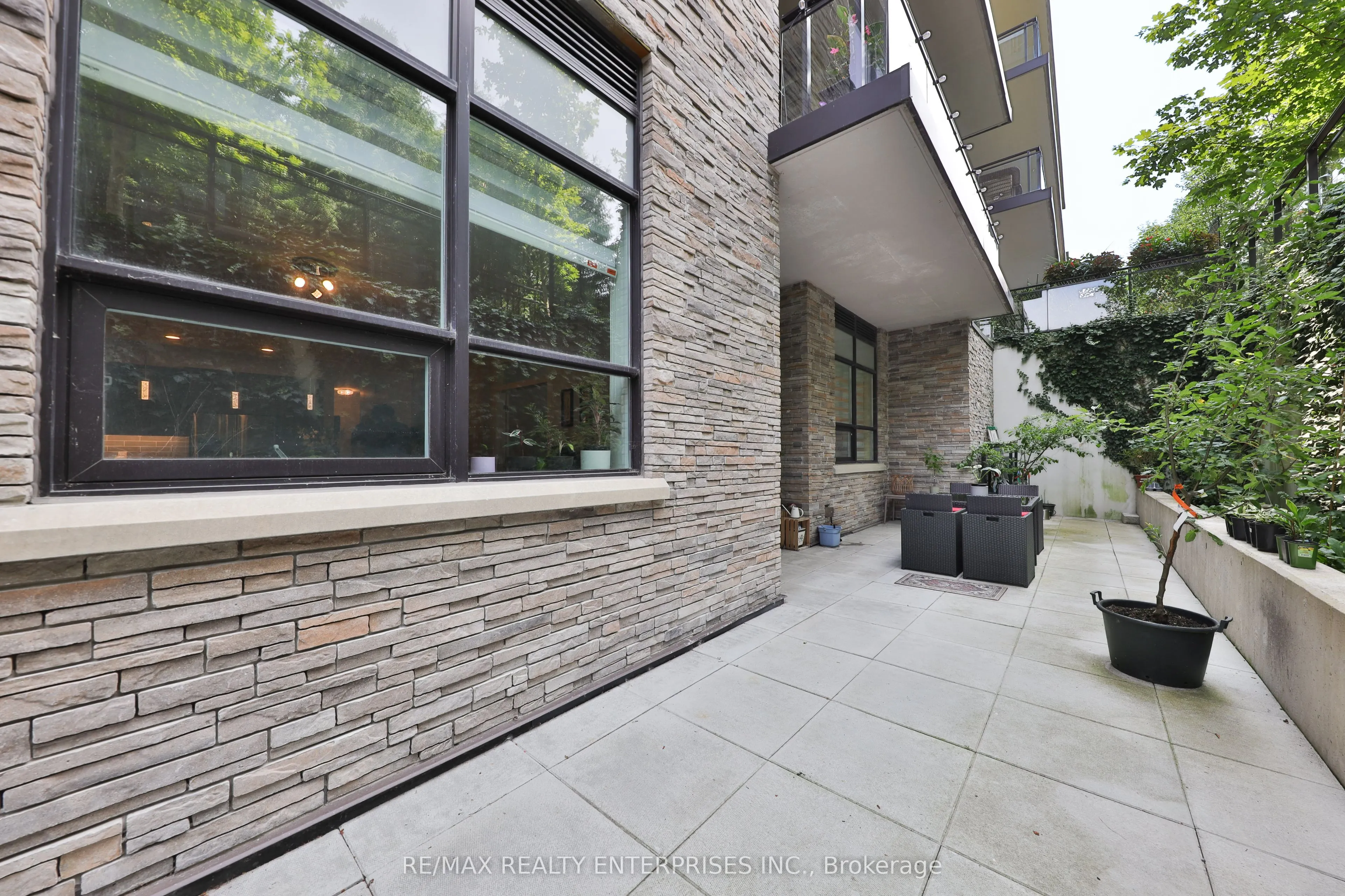 1575 Lakeshore Road W #GR17