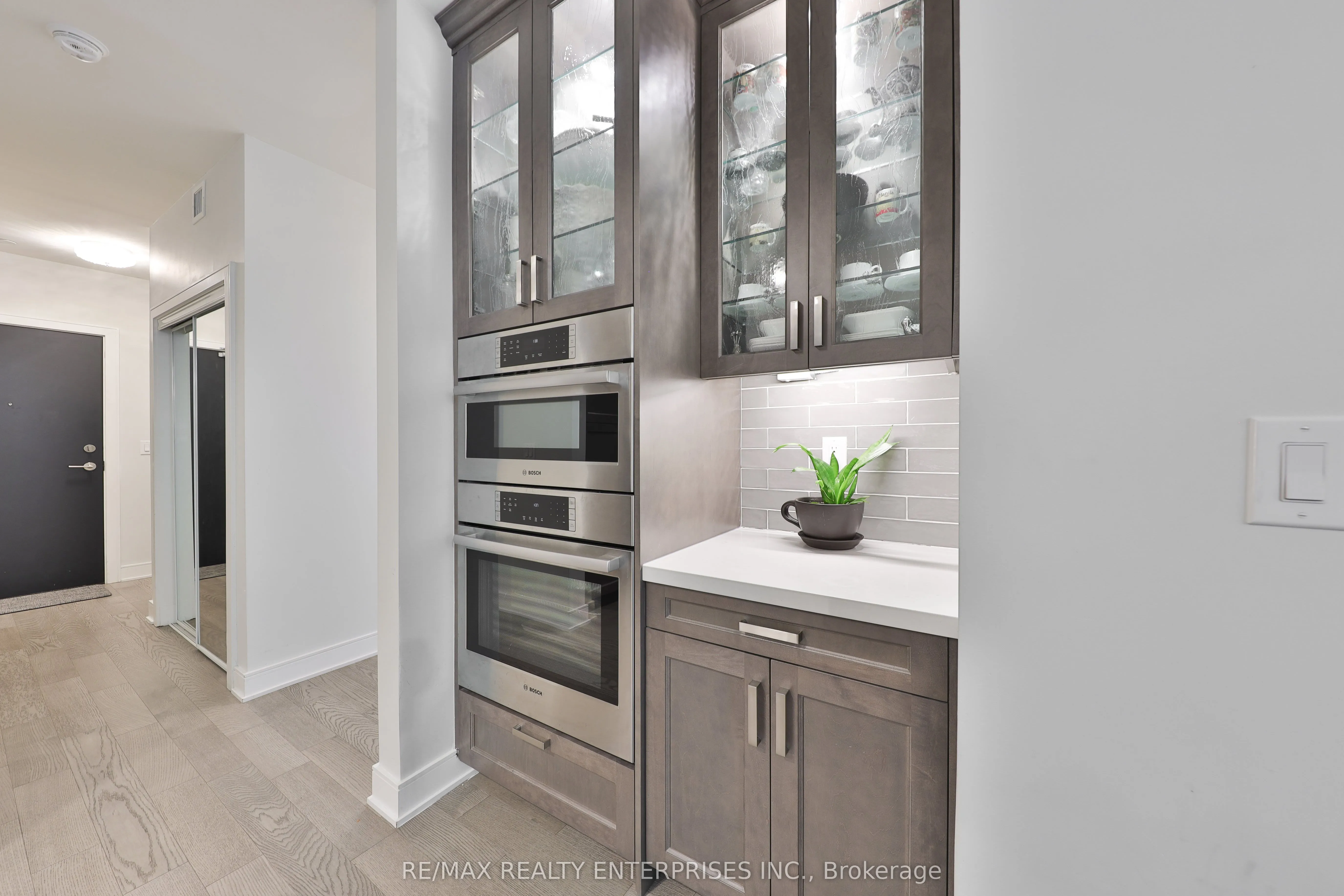 1575 Lakeshore Road W #GR17