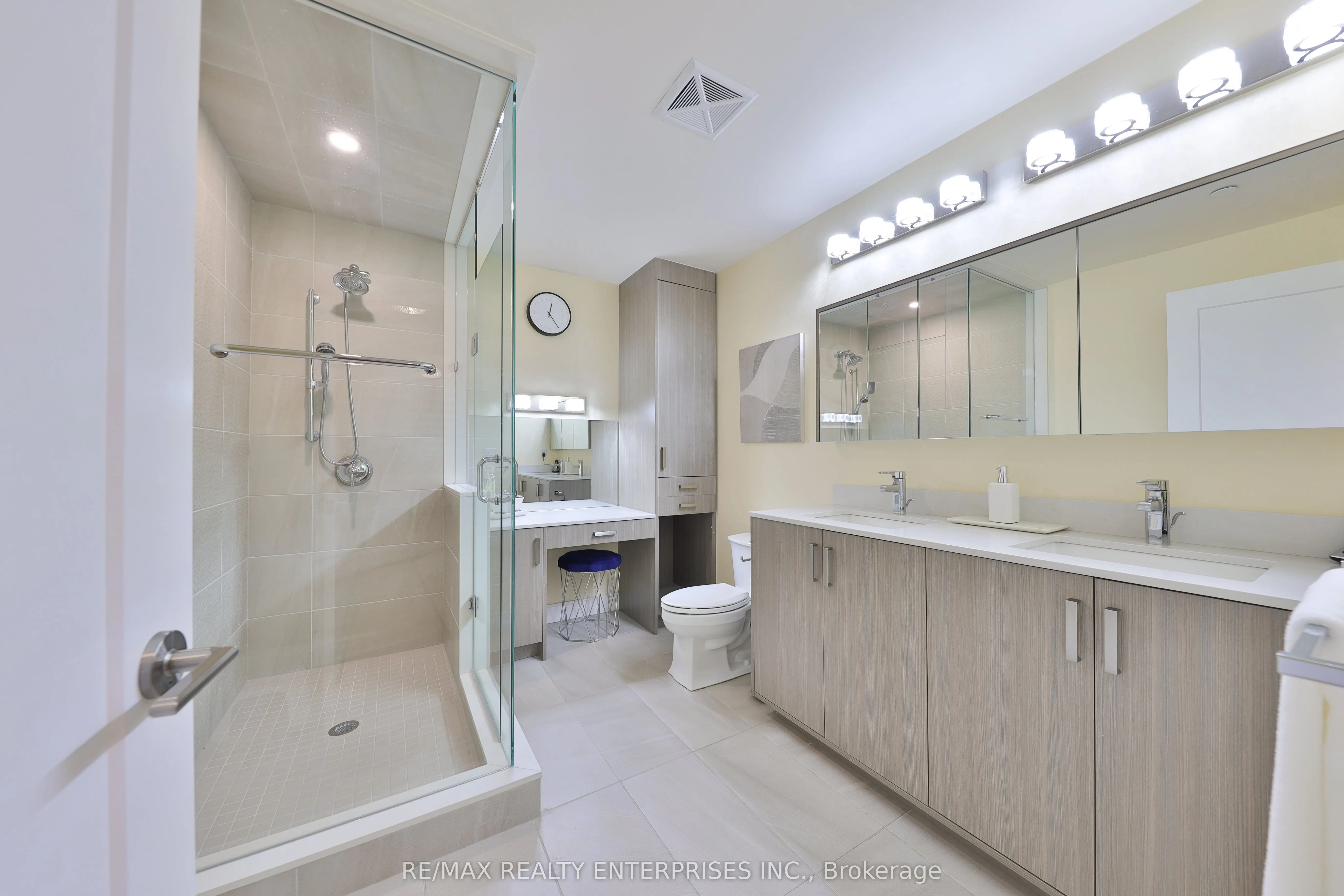 1575 Lakeshore Road W #GR17