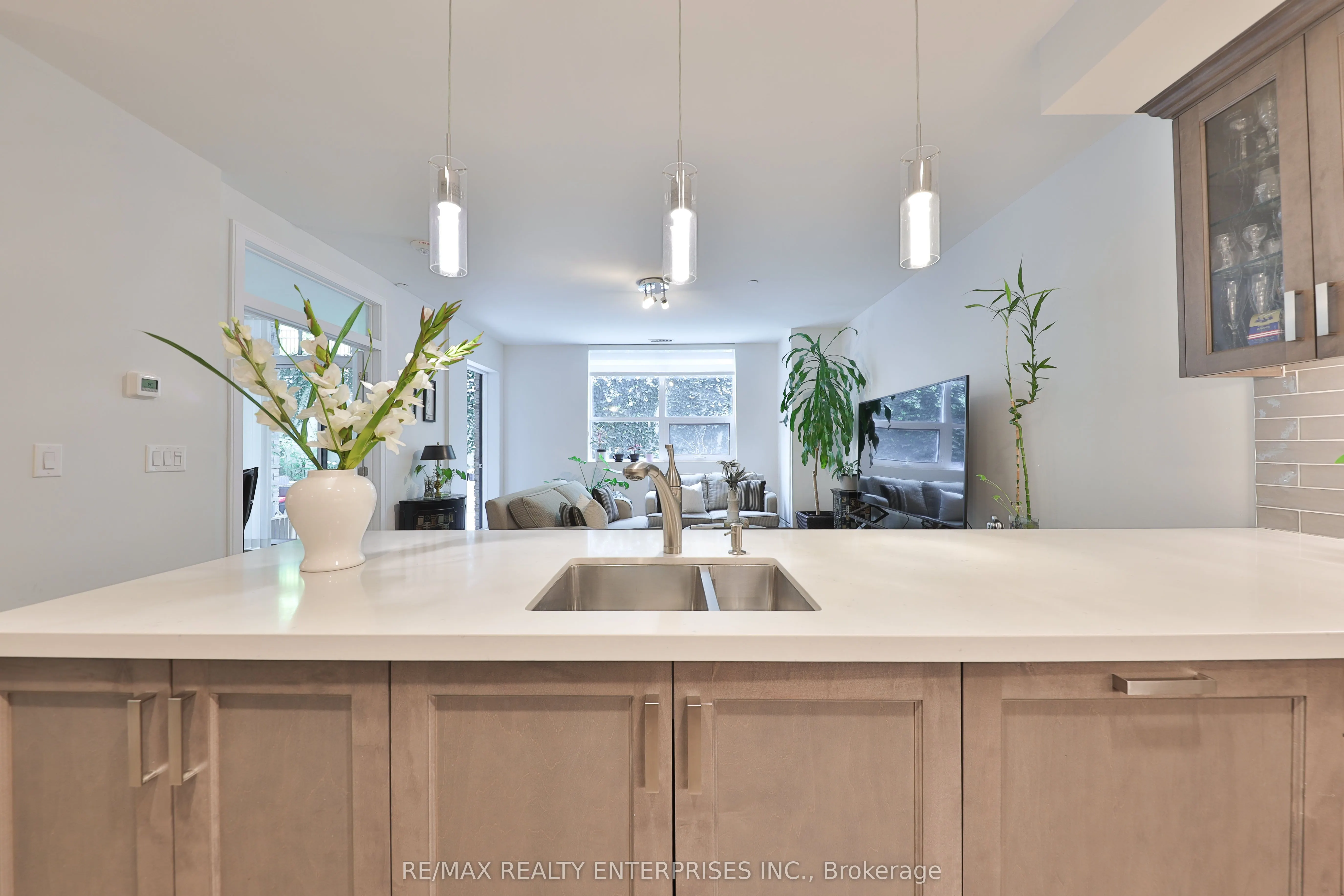 1575 Lakeshore Road W #GR17