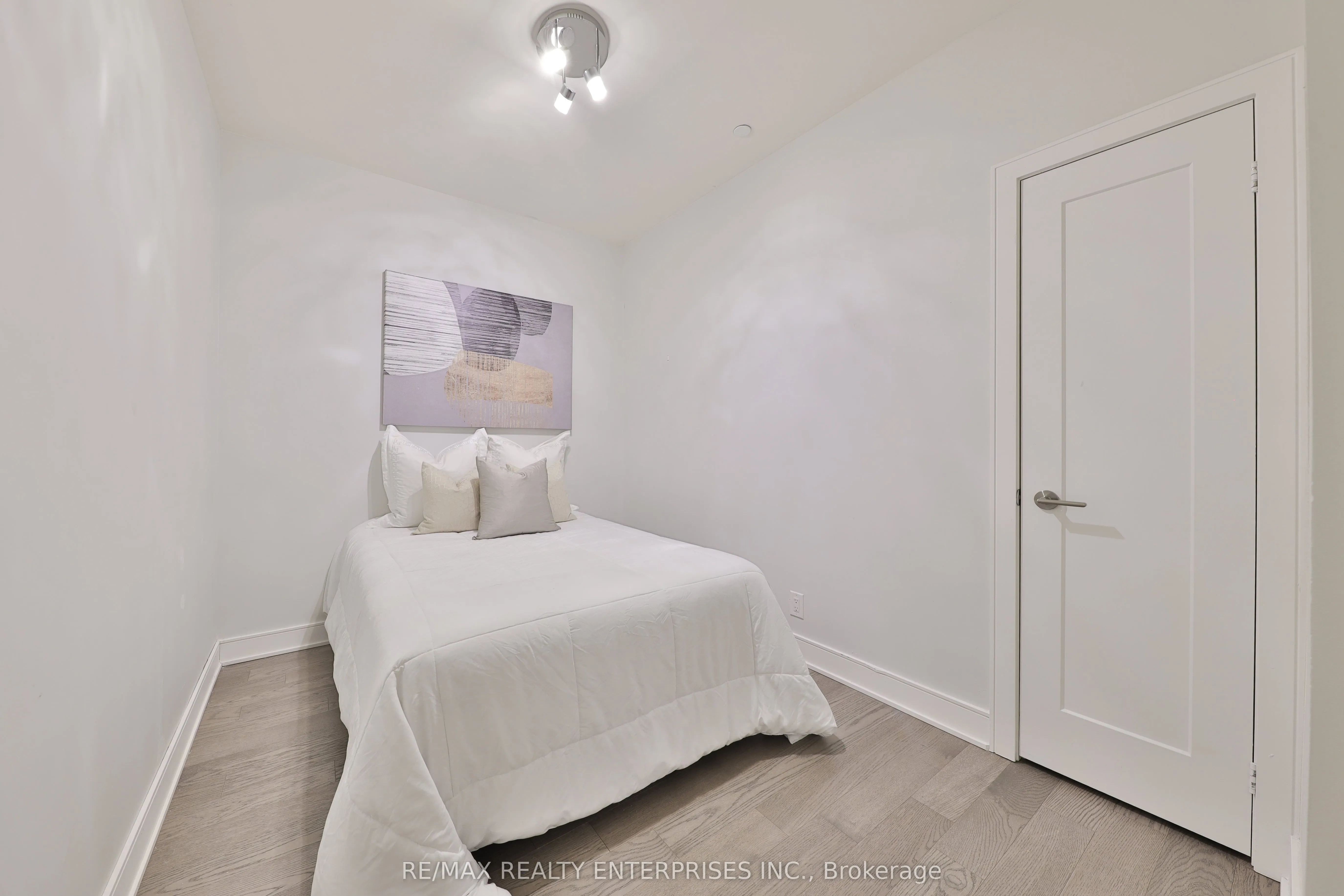1575 Lakeshore Road W #GR17