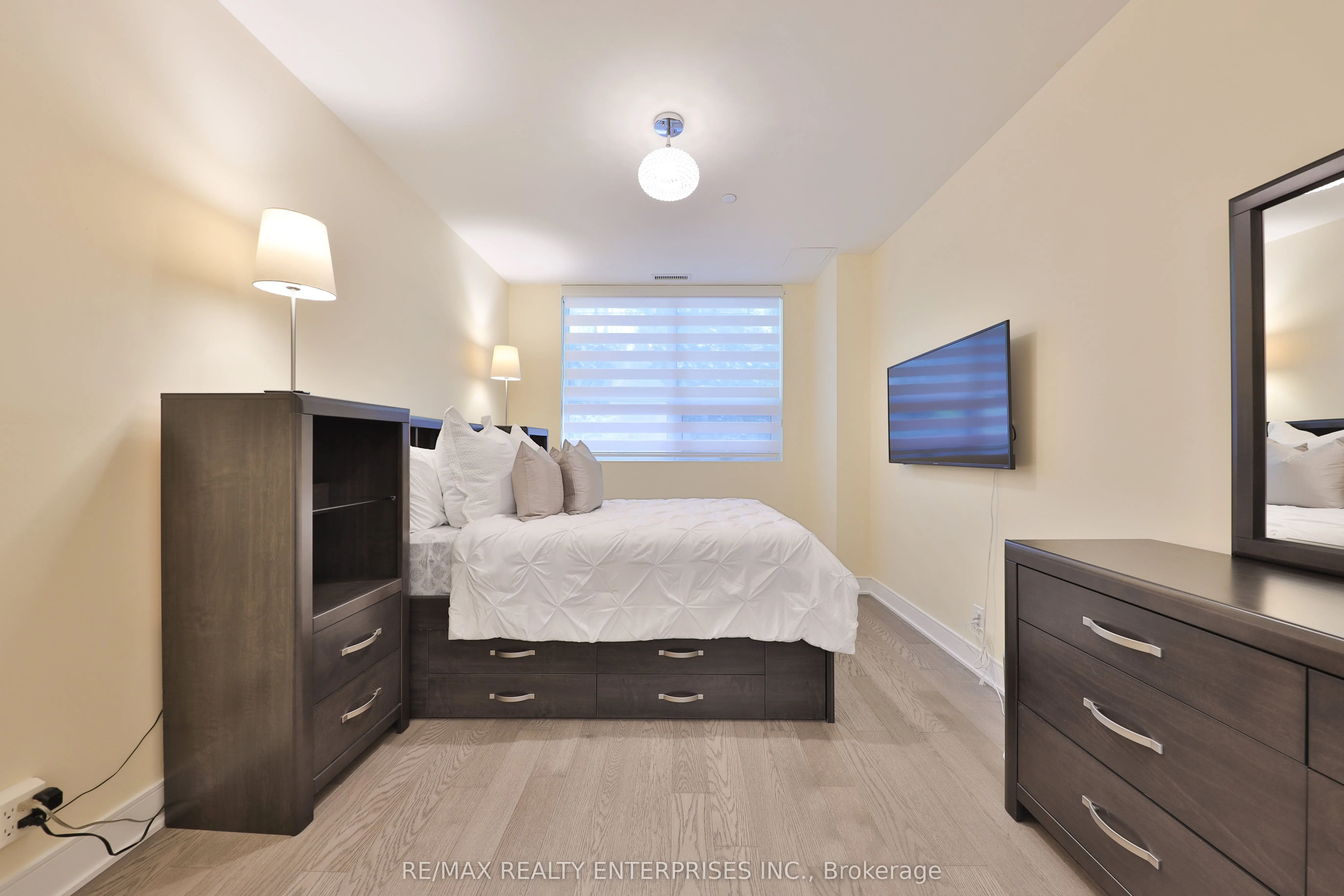 1575 Lakeshore Road W #GR17