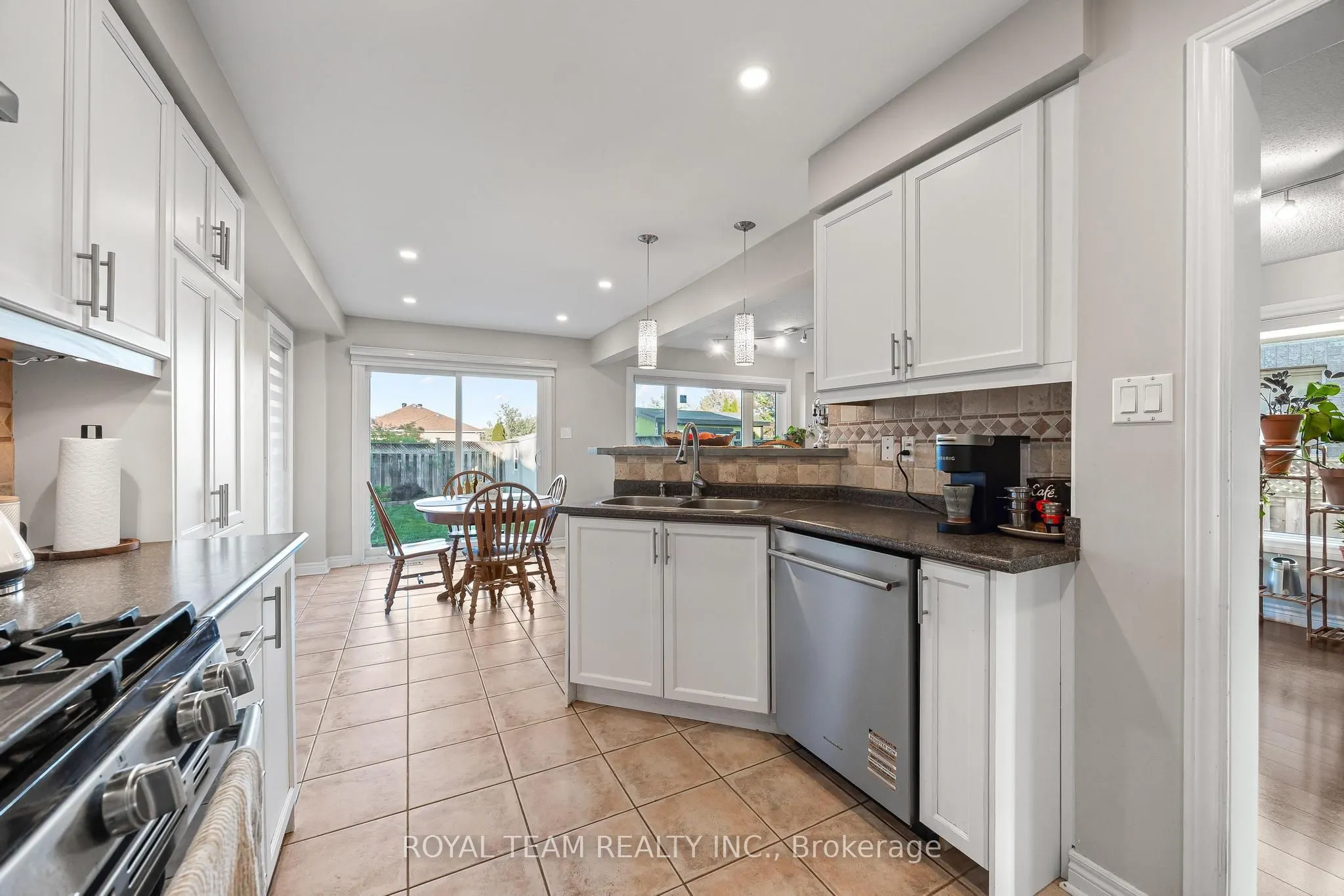 40 Emily Carr Crescent