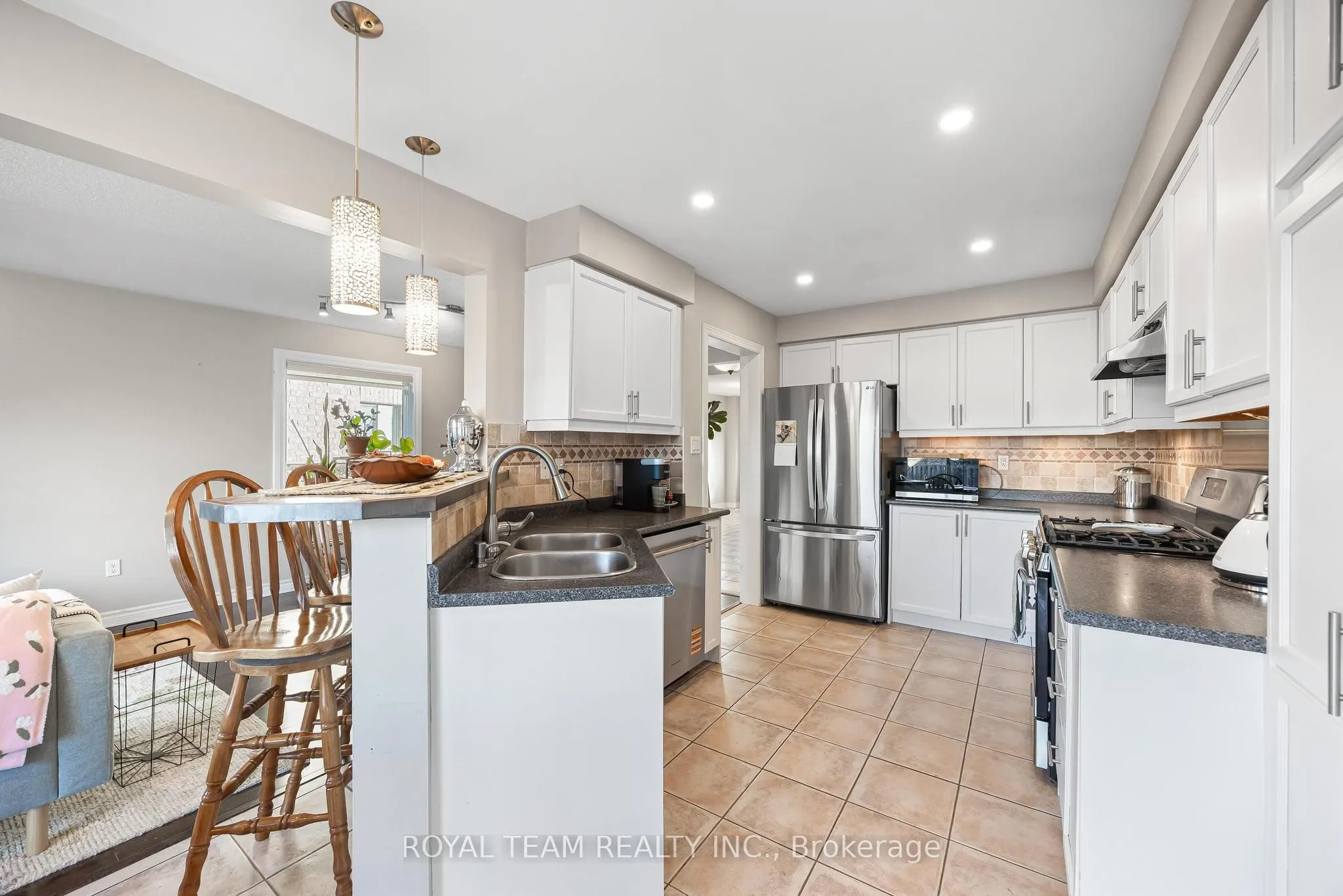 40 Emily Carr Crescent