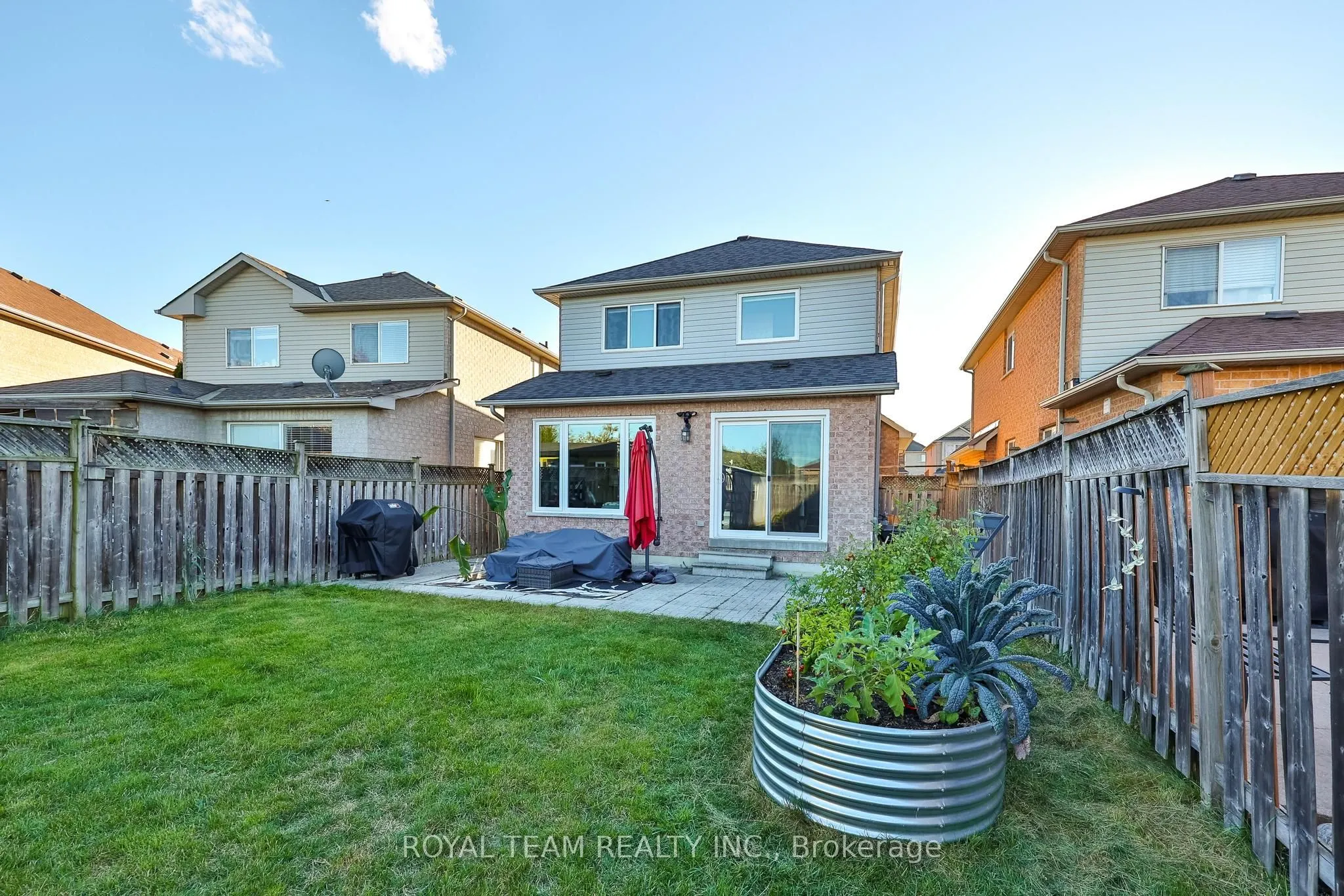 40 Emily Carr Crescent