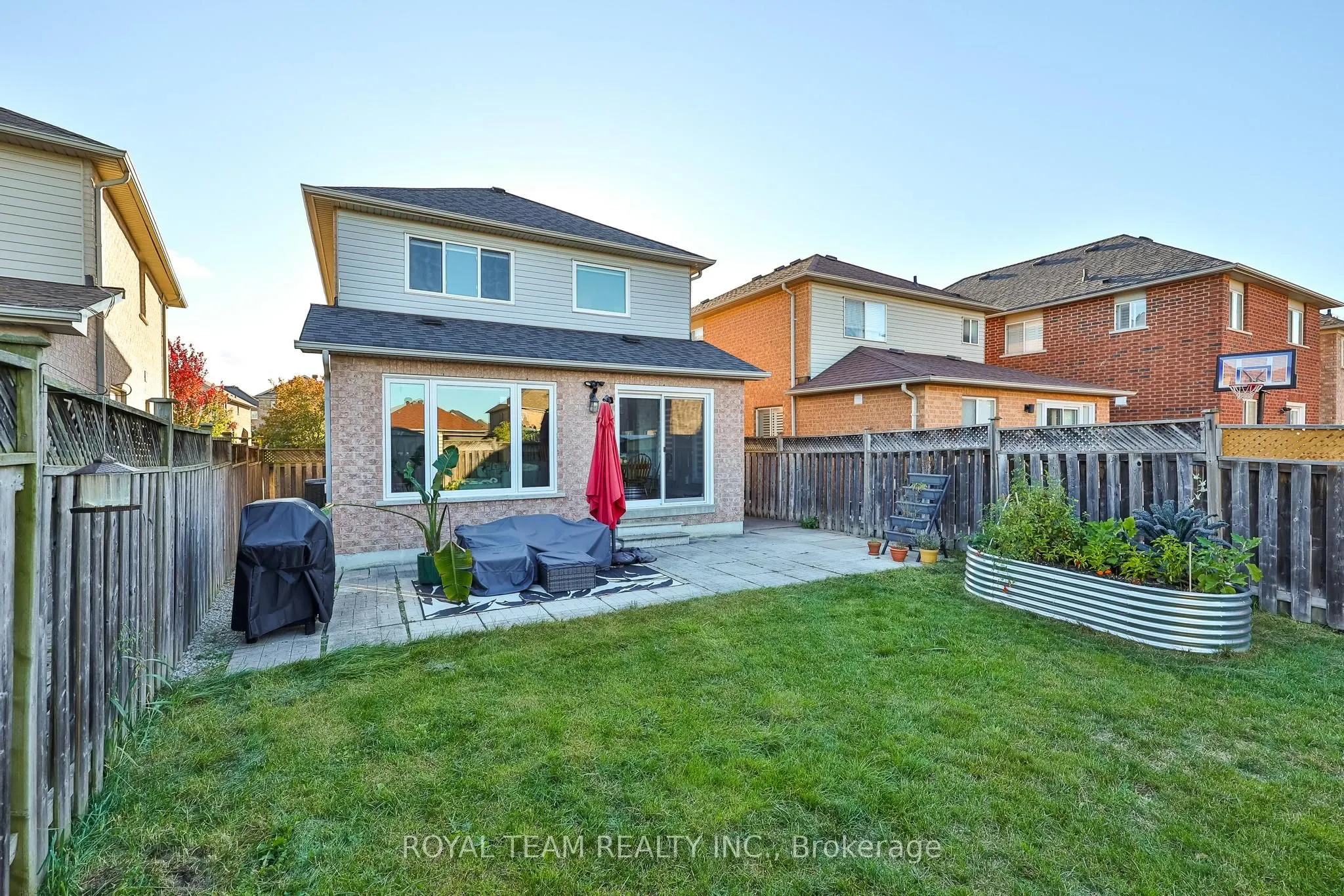 40 Emily Carr Crescent