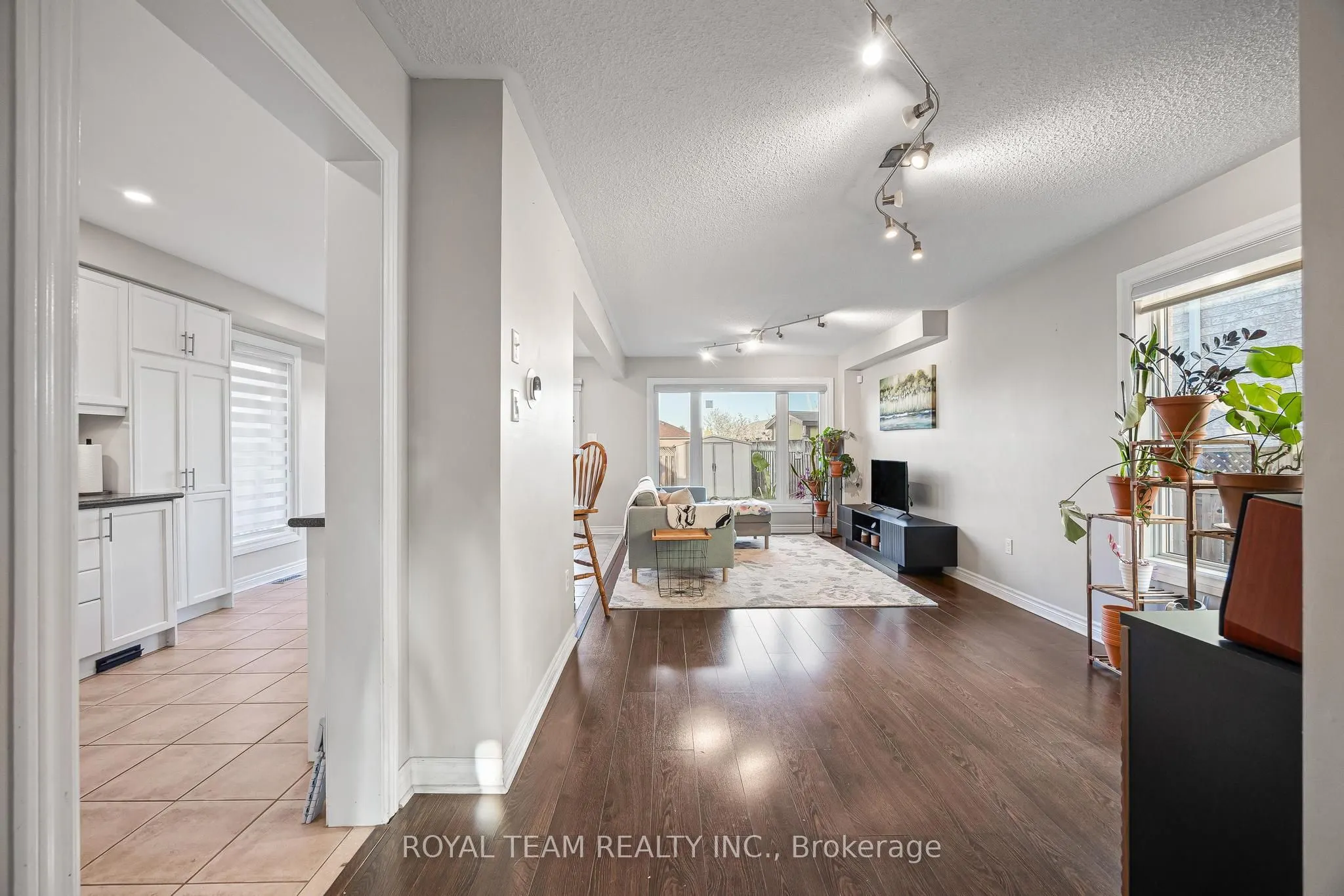 40 Emily Carr Crescent