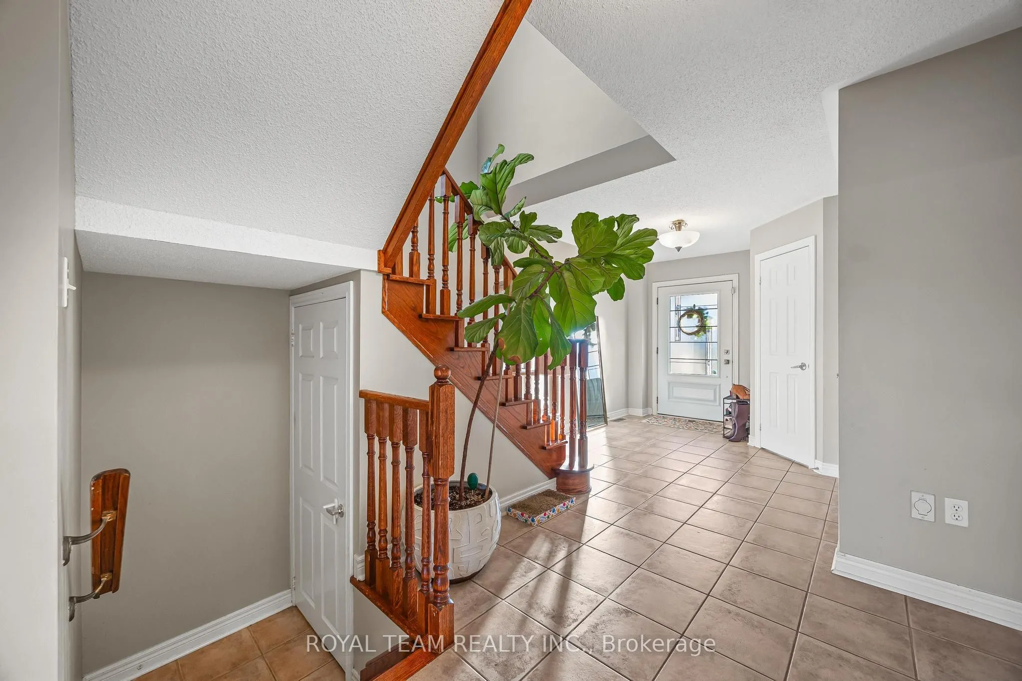 40 Emily Carr Crescent