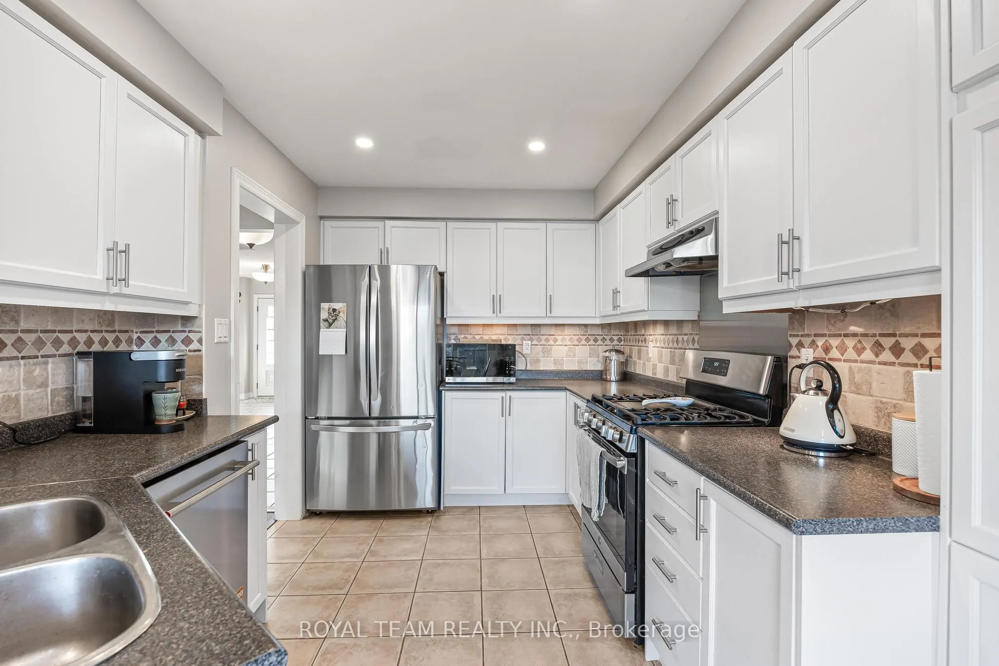 40 Emily Carr Crescent