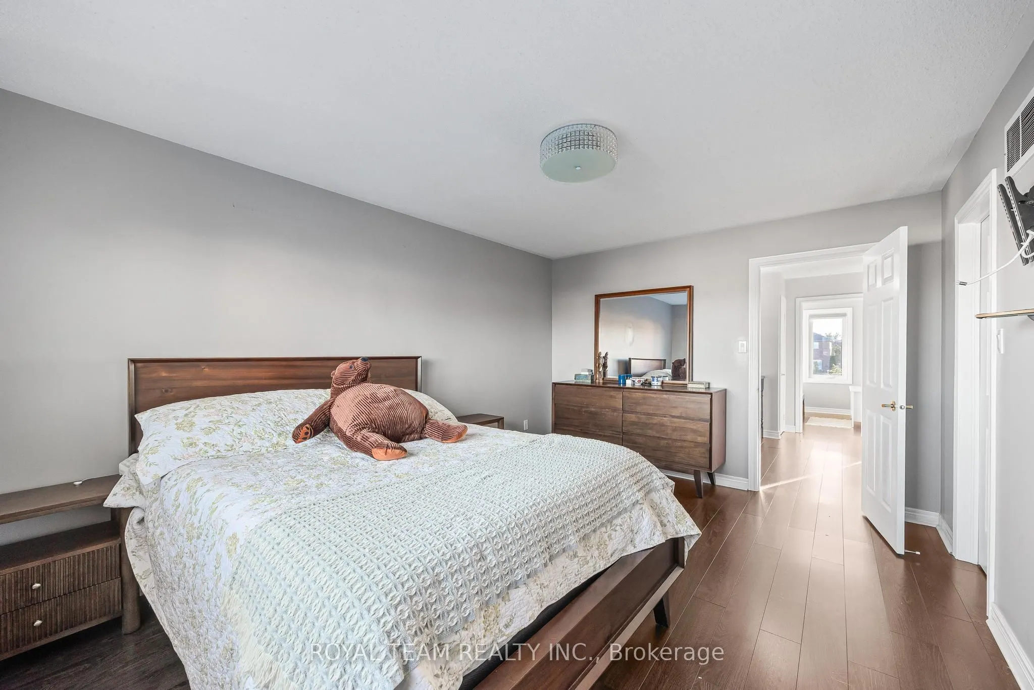 40 Emily Carr Crescent